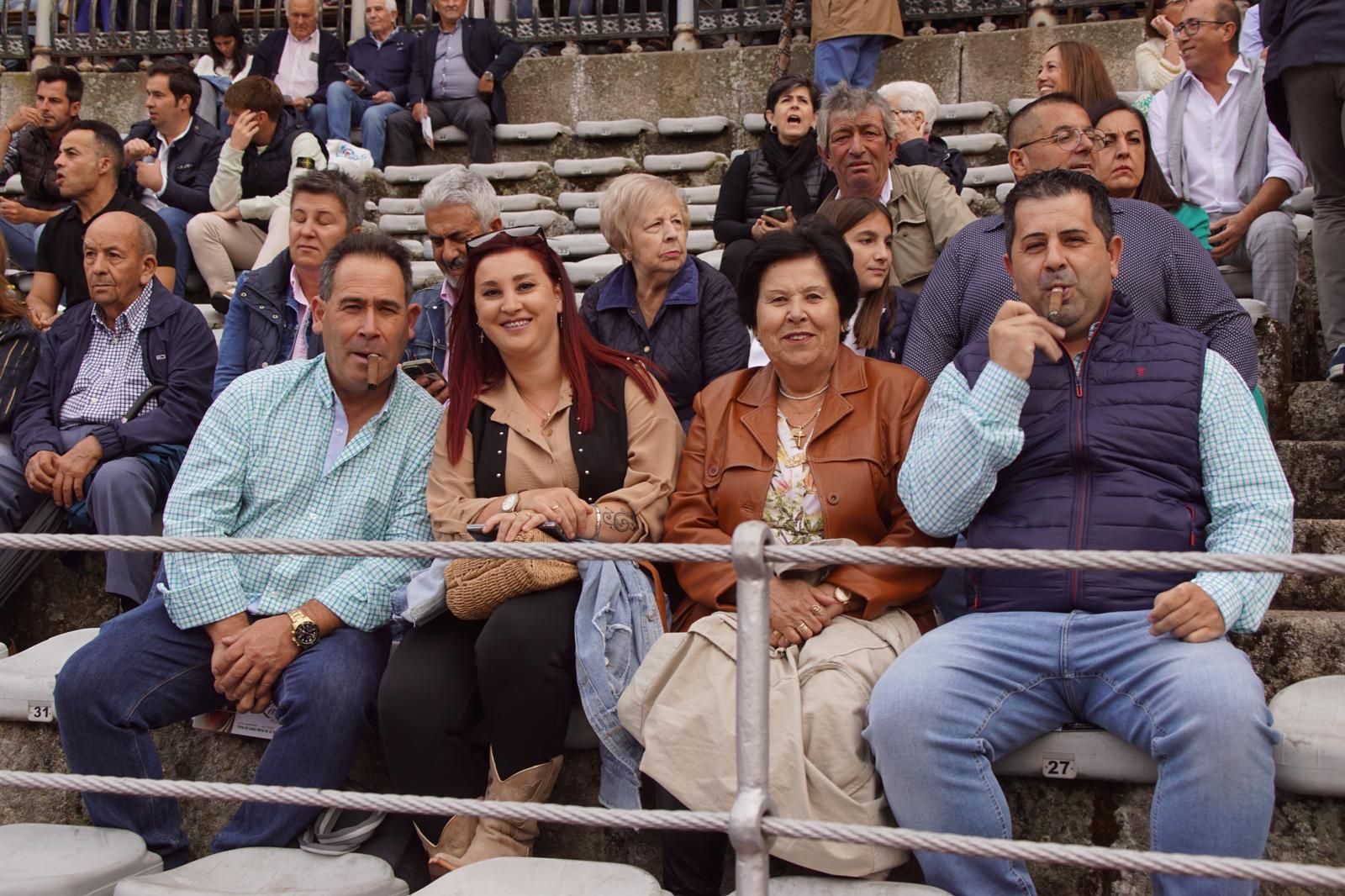 ambiente-en-el-patio-de-cuadrillas-de-la-glorieta-para-ver-a-sergio-galan-diego-ventura-y-guillermo-hermoso-de-mendoza-21-de-septiembre-de-2024-fotos-juanes-21