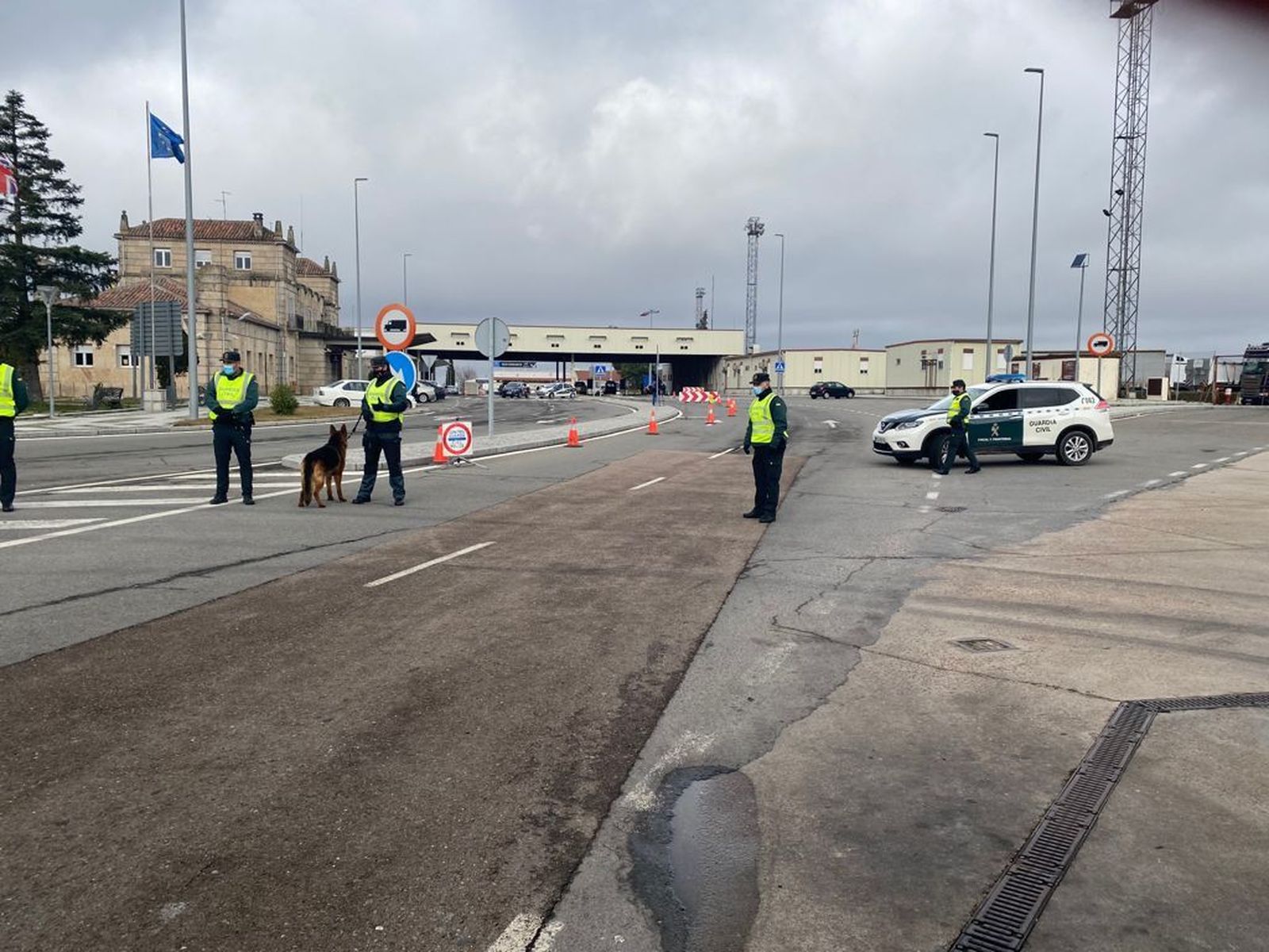 El conductor detenido por embestir a un coche de la Policía Local en febrero vuelve a darse a la fuga tras saltarse un control de la Guardia Civil y acaba en prisión