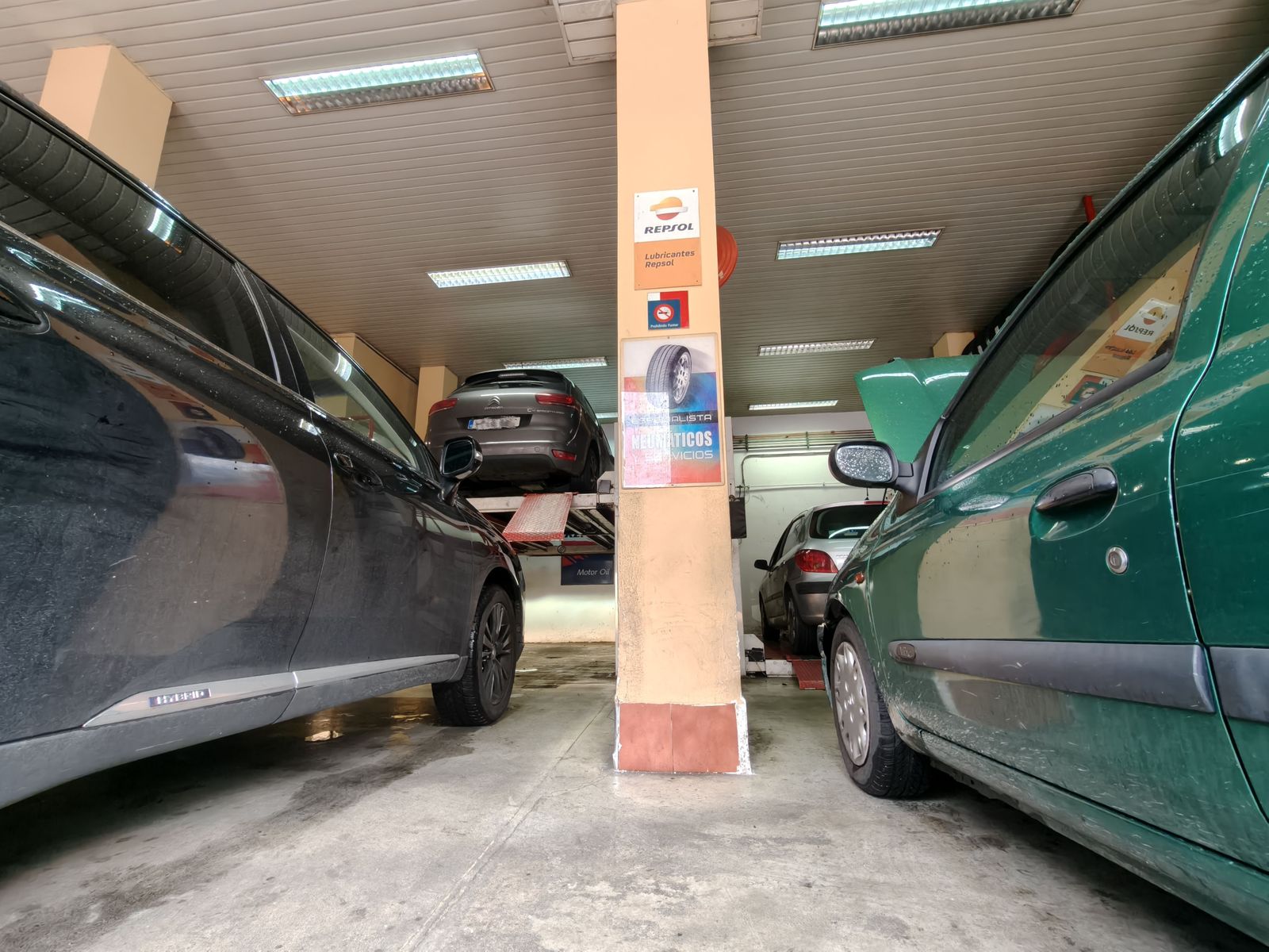 Taller mecánico Boxes, gestionado por Michel Rodilla. S24H.