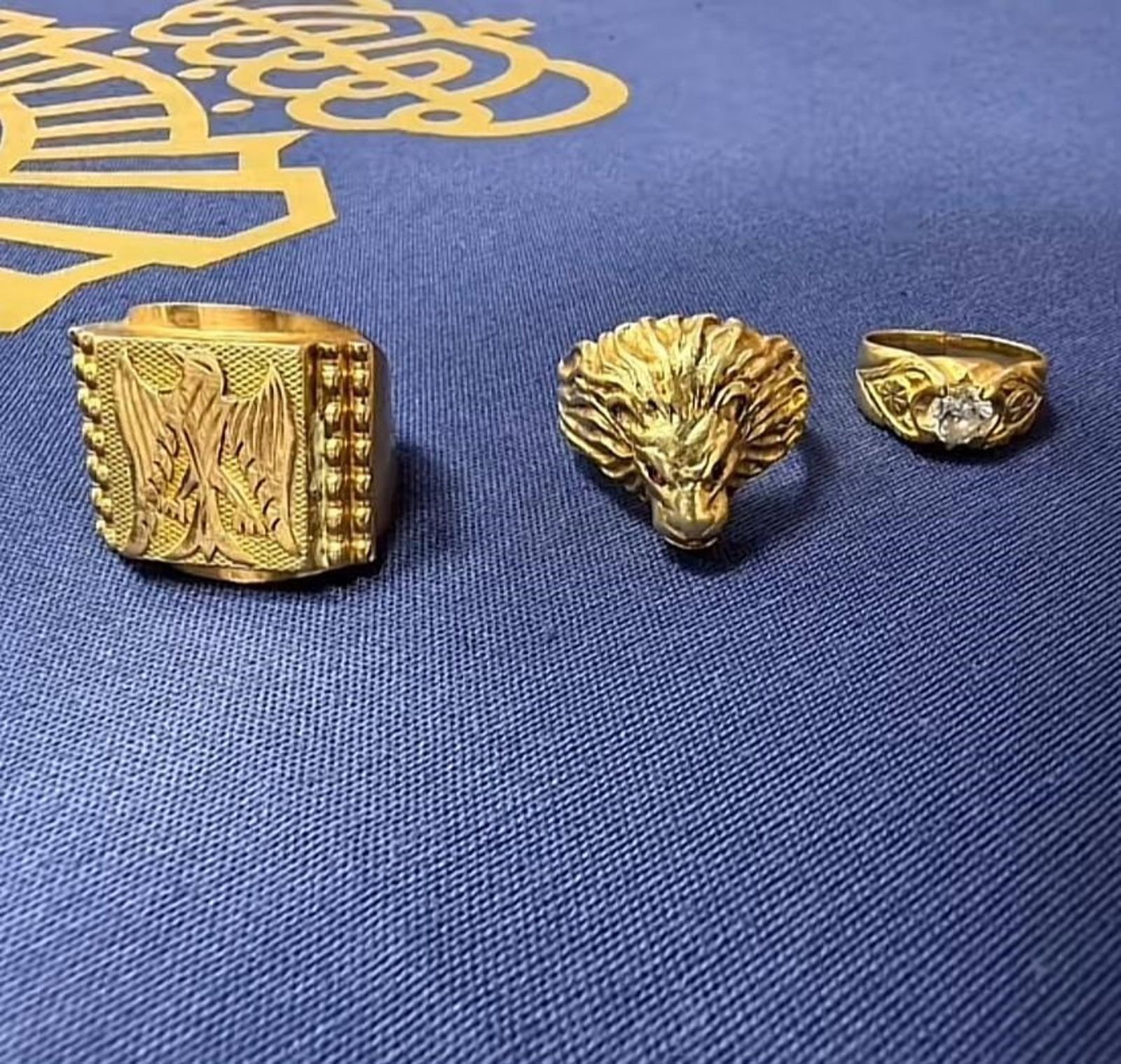 Anillos recuperados por la Policía Nacional, publicados en redes sociales con el fin de encontrar a los dueños