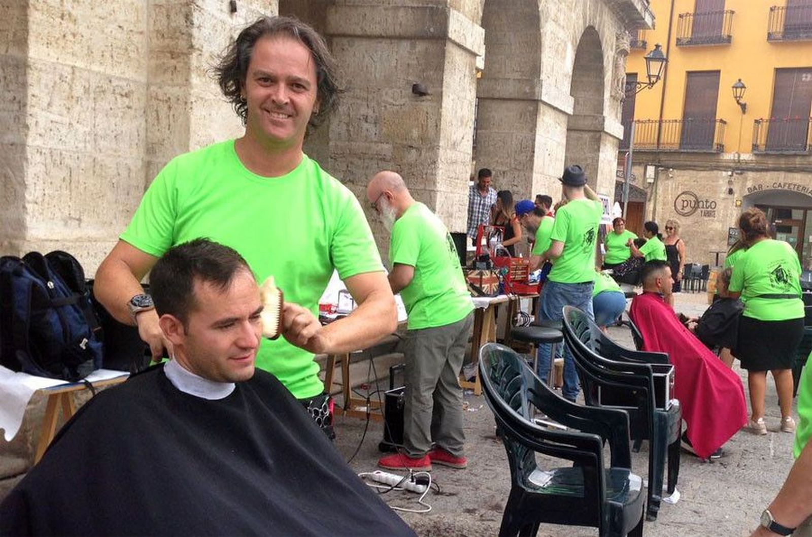 Barberos solidarios toro