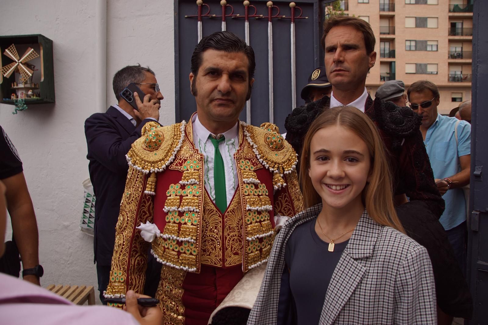 Gran ambiente en La Glorieta para la tarde de toros de Morante de la Puebla, Ismael Martín y Marco Pérez