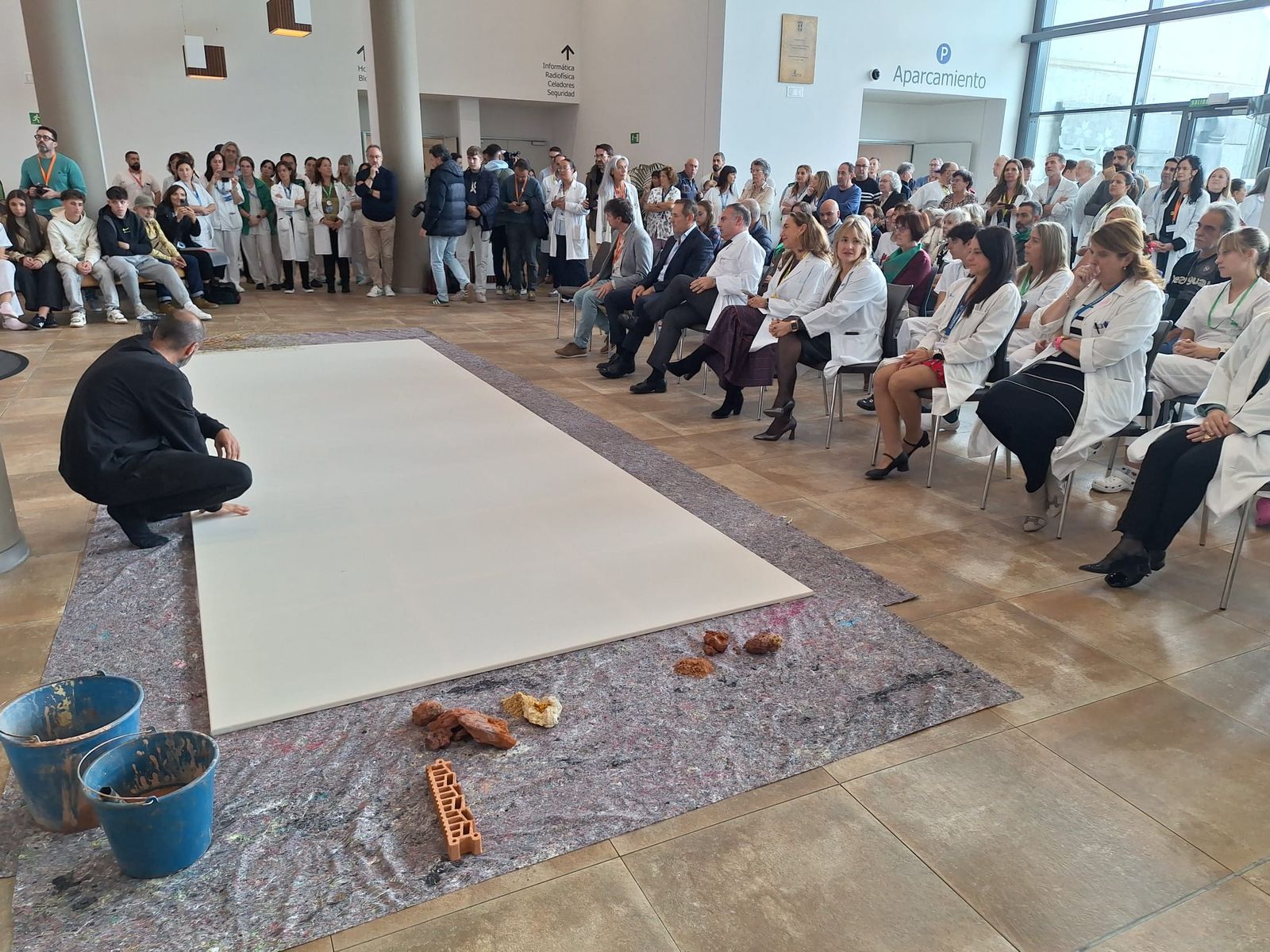 50º Aniversario del Hospital Clínico  Universitario con una intervención artística “Latidos  de barro” (19).jpeg