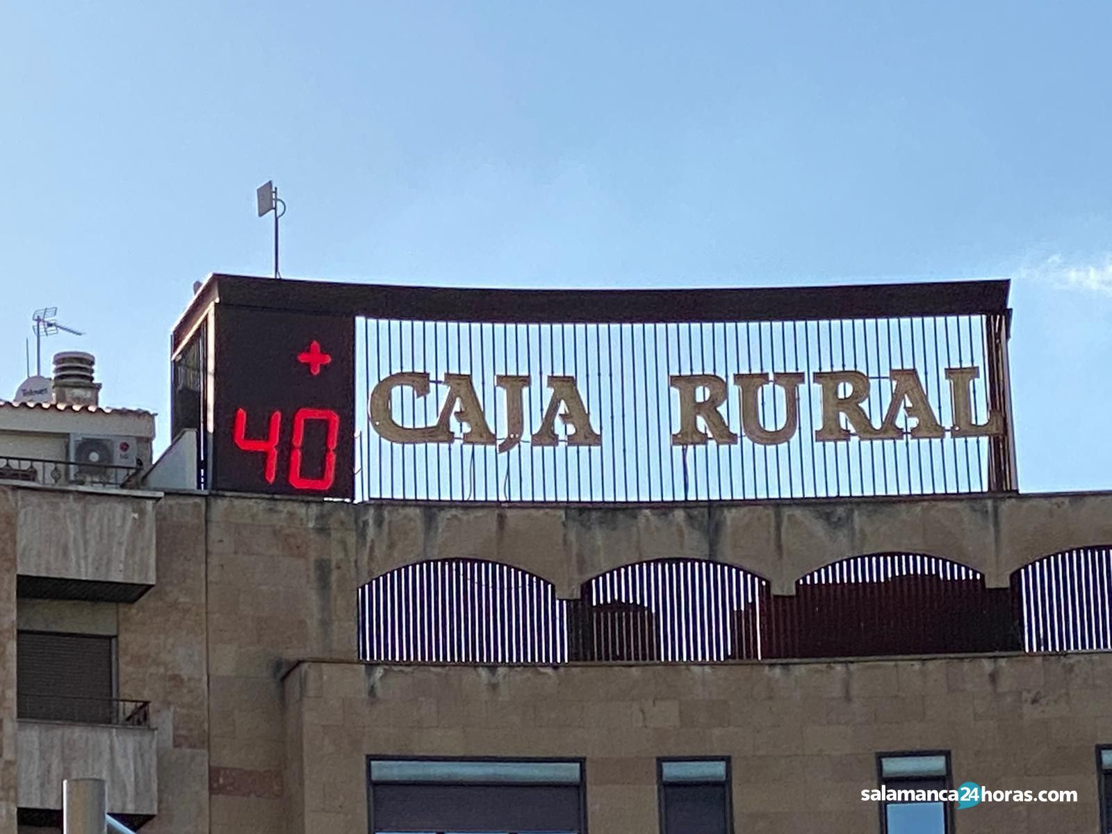 Reloj calor Caja Rural temperatura