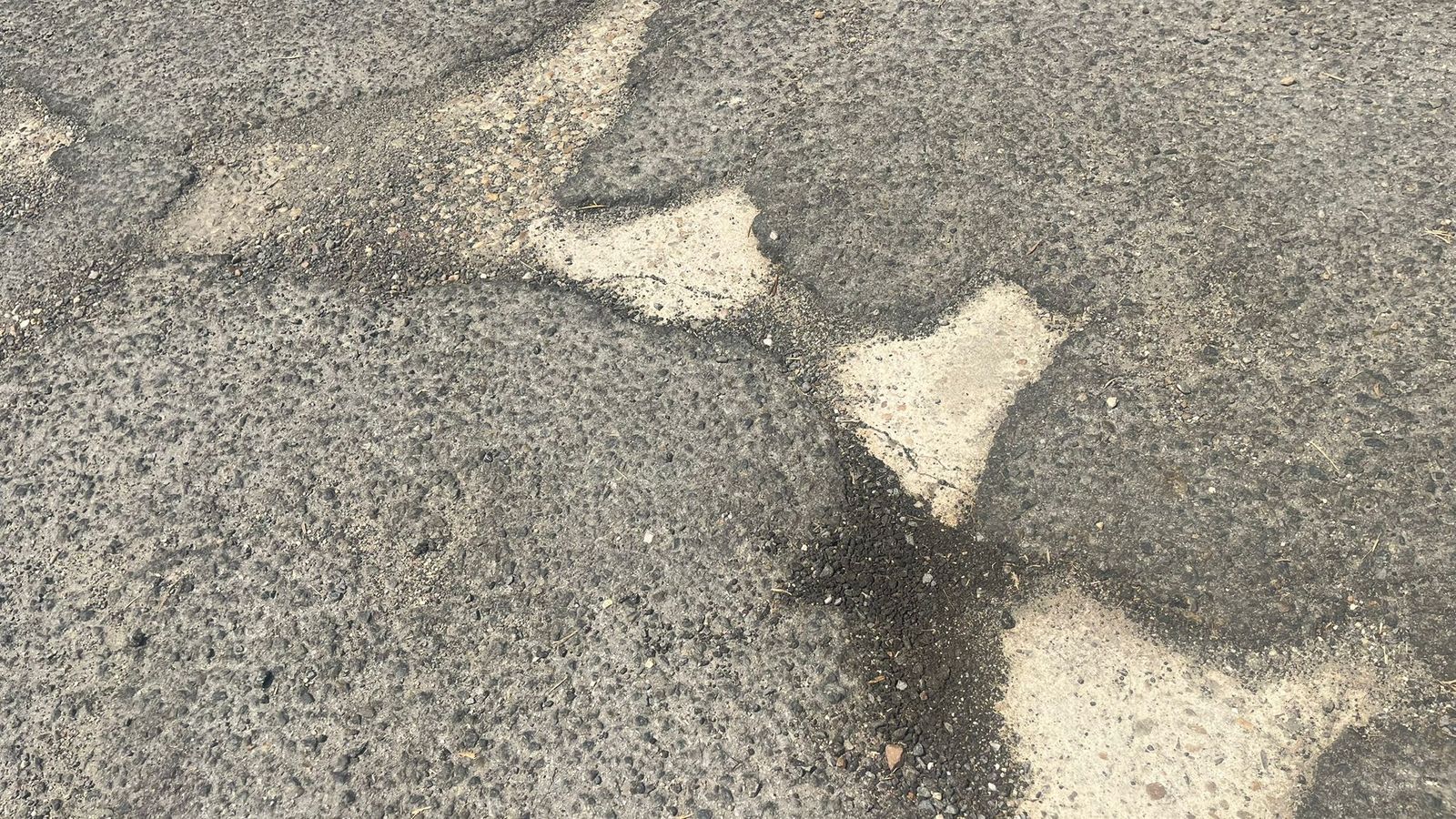 Santibáñez de la Sierra asfaltará uno de los principales accesos al pueblo gracias a una subvención de Diputación