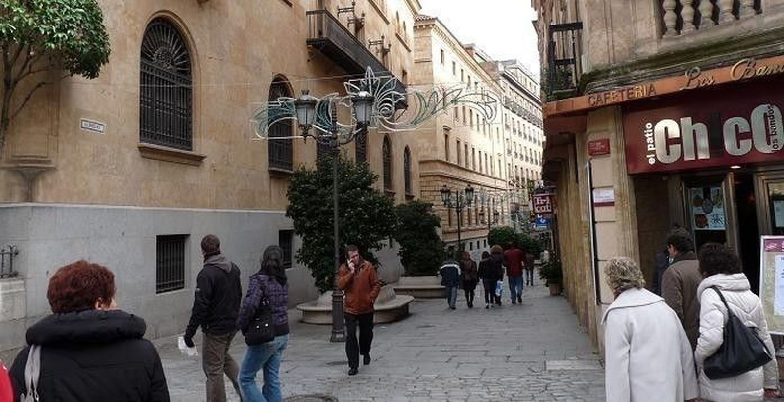 Detenido un joven por un atraco con arma blanca en la calle Brocense