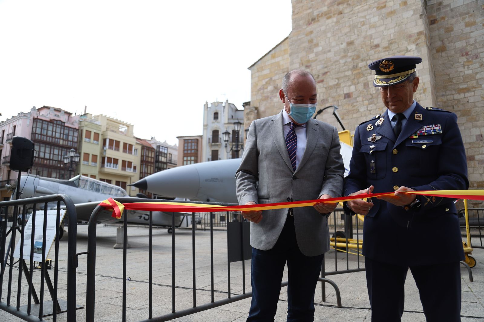 exposicion-del-ejercito-del-aire-en-la-plaza-mayor-de-zamora-foto-maria-lorenzo-7