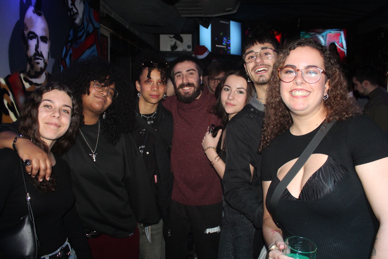 El Fin de Año Universitario continua por los bares de la capital del Tormes tras las doce campanadas