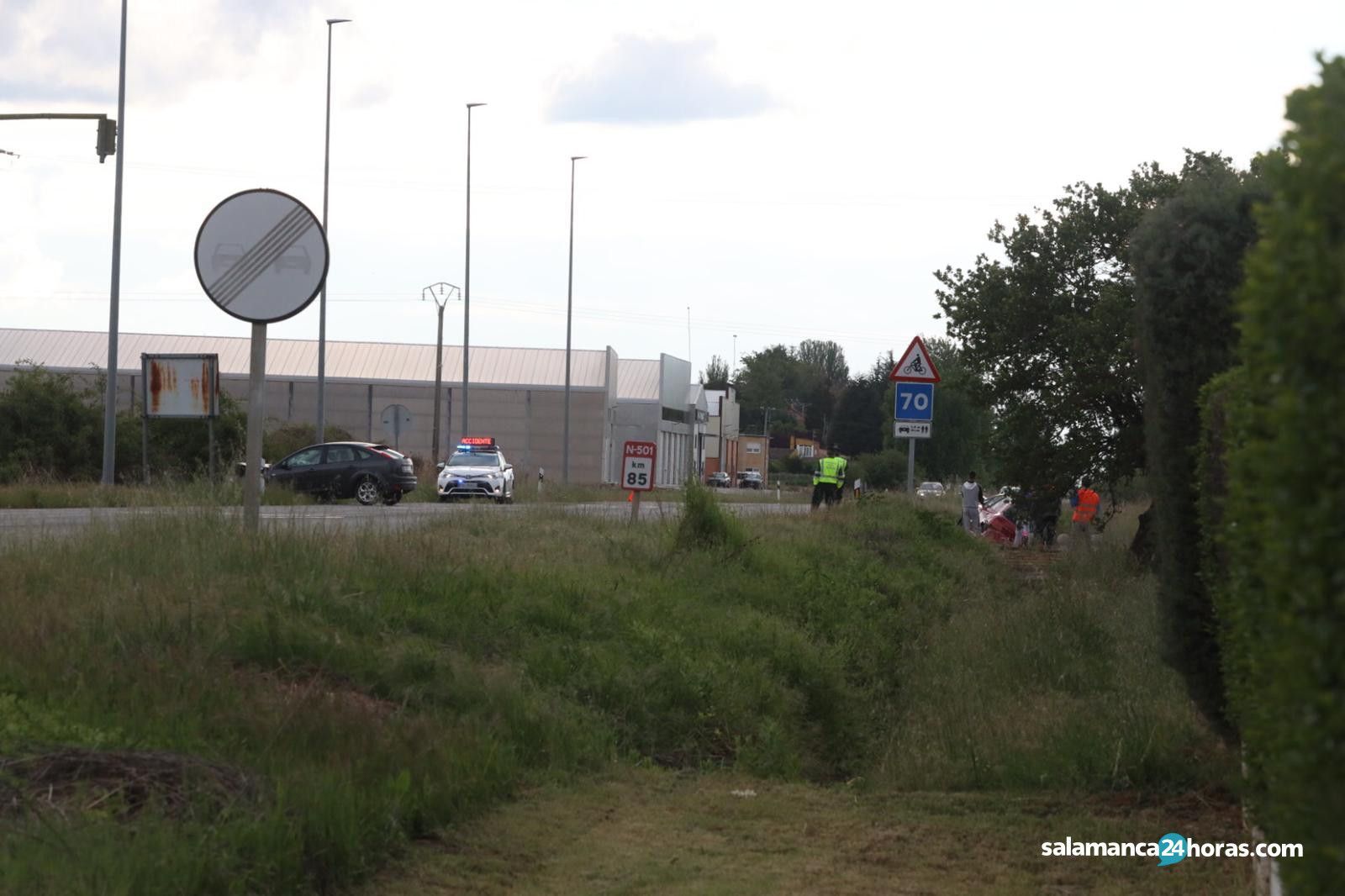 Una colisión frontal entre dos turismos en Calvarrasa de Abajo deja a uno de ellos en la cuneta y tres heridos, entre ellos una mujer de 34 años herida en la cara y una niña de dos años
