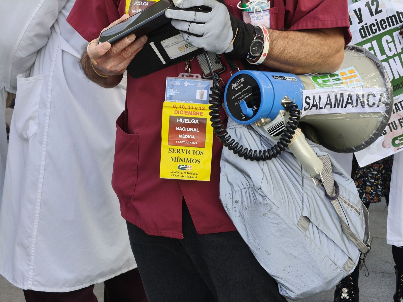 Los médicos se concentran en Salamanca a las puertas del CAUSA por la huelga de facultativos