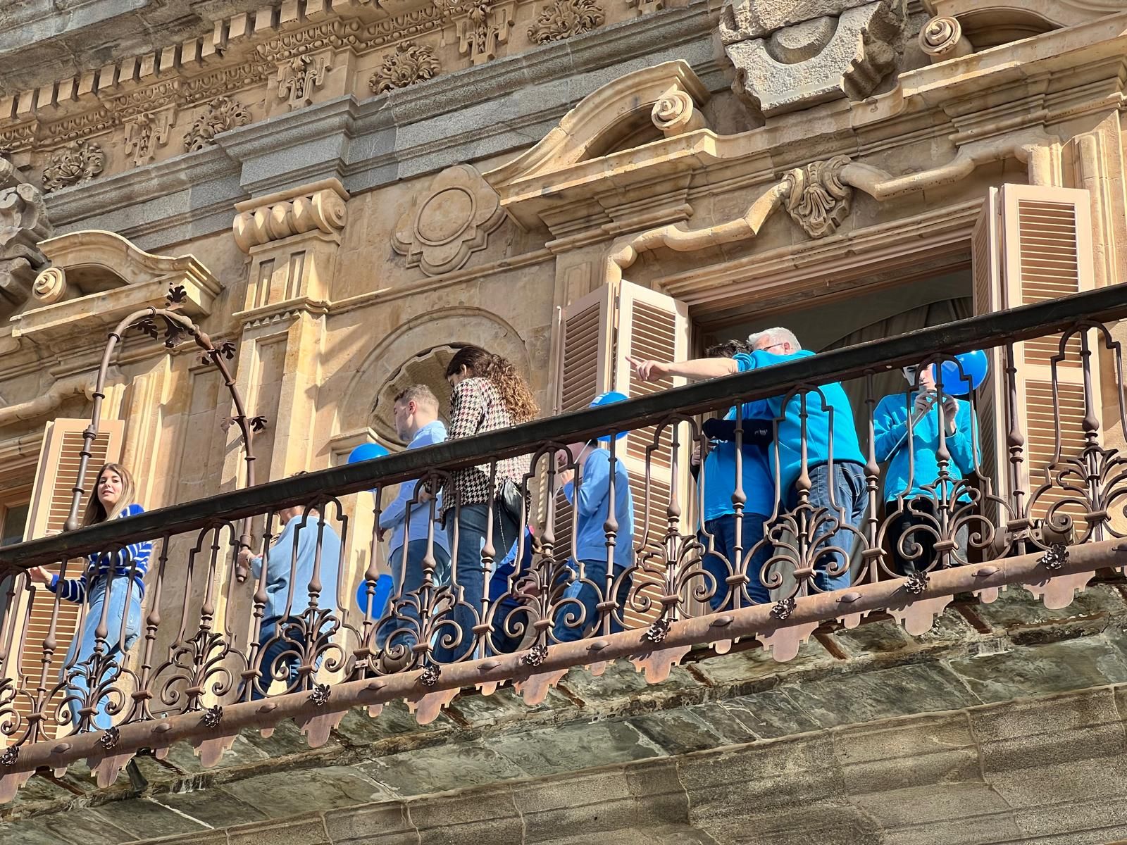 personas-con-tea-visitan-el-ayuntamiento-de-salamanca-en-el-dia-mundial-de-concienciacion-sobre-el-autismo-7