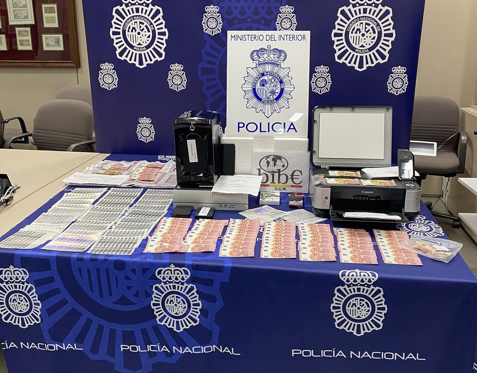 Billetes falsos incautados al menor detenido en Barcelona