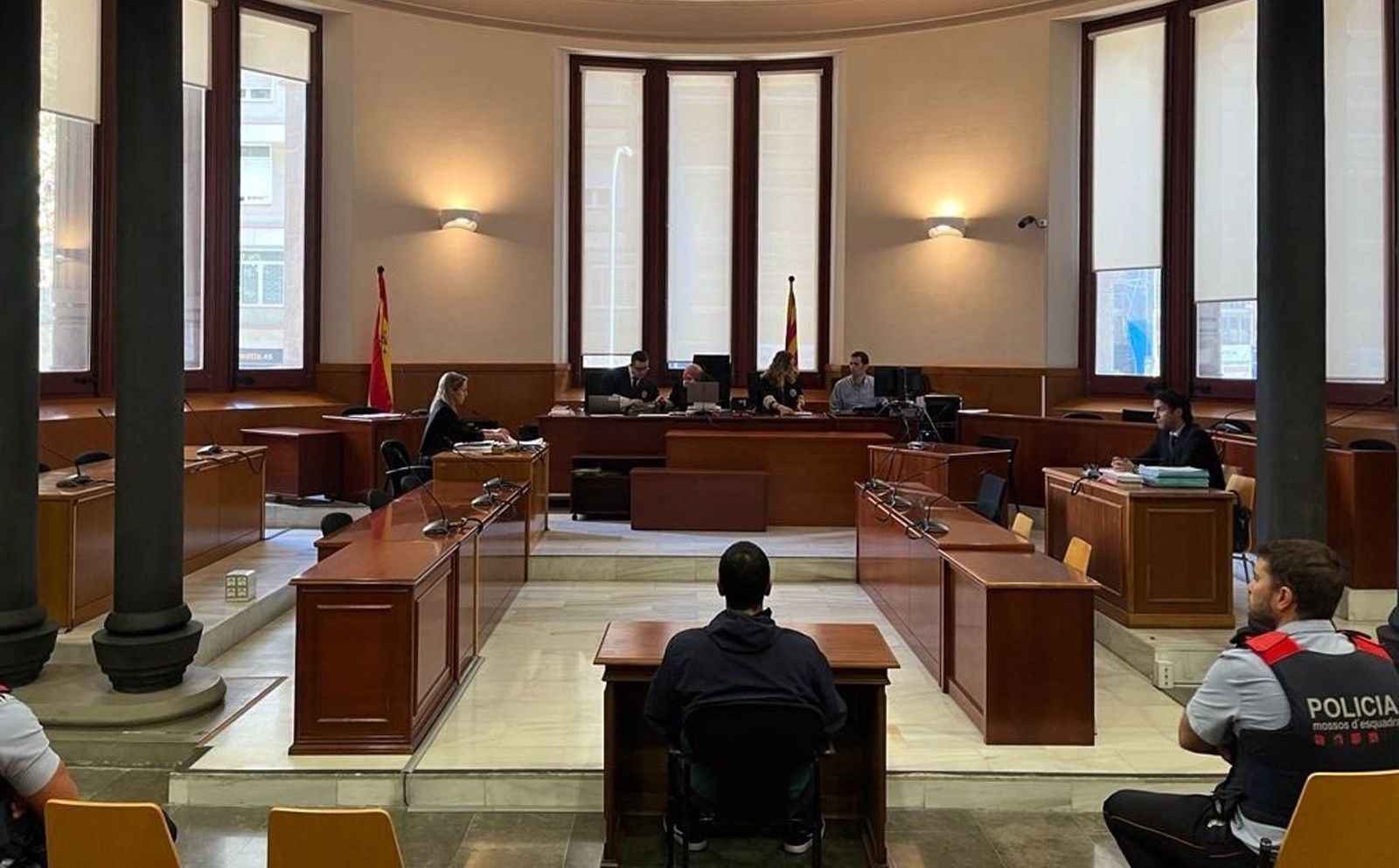 Archivo   Juicio al falso 'rider' acusado de tres delitos de abuso sexual y uno de agresión sexual a vecinas de fincas de Barcelona