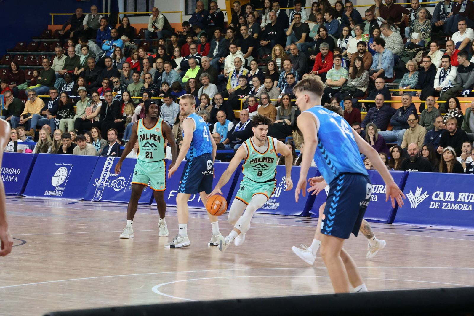 GALERÍA | El CB Zamora recibe en el Ángel Nieto al Basket Mallorca Palma en busca de la victoria
