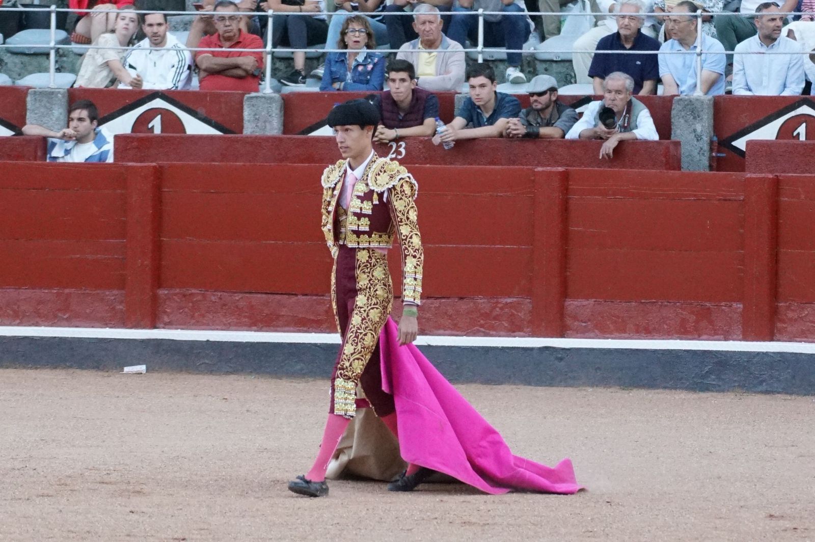 Clase práctica con alumnos de la Escuela de Tauromaquia de Salamanca (Diego Mateos, Noel García y Álvaro Rojo con erales de Esteban Isidro)