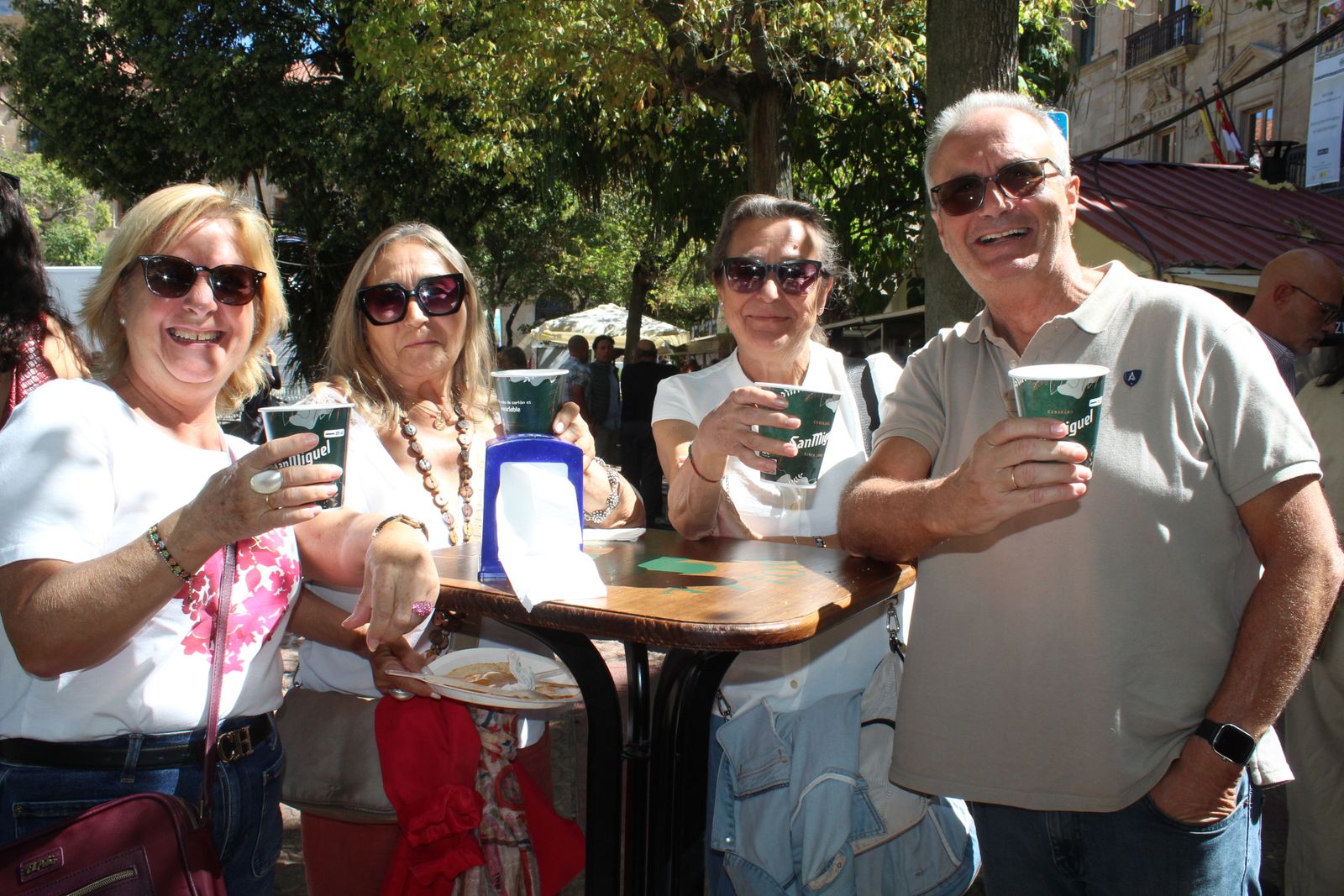 Ambiente en la Feria de Día en el mediodía de este jueves