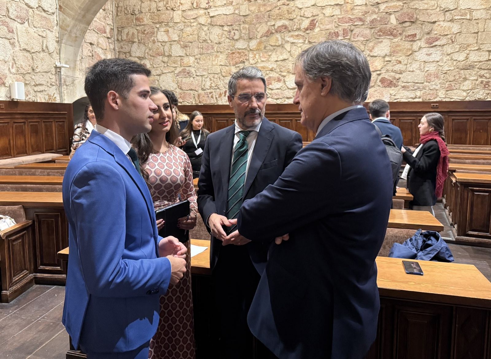 Carbayo destaca en el congreso de AEUS que “cada vez más jóvenes encuentran proyectos ilusionantes para forjar su futuro en Salamanca”