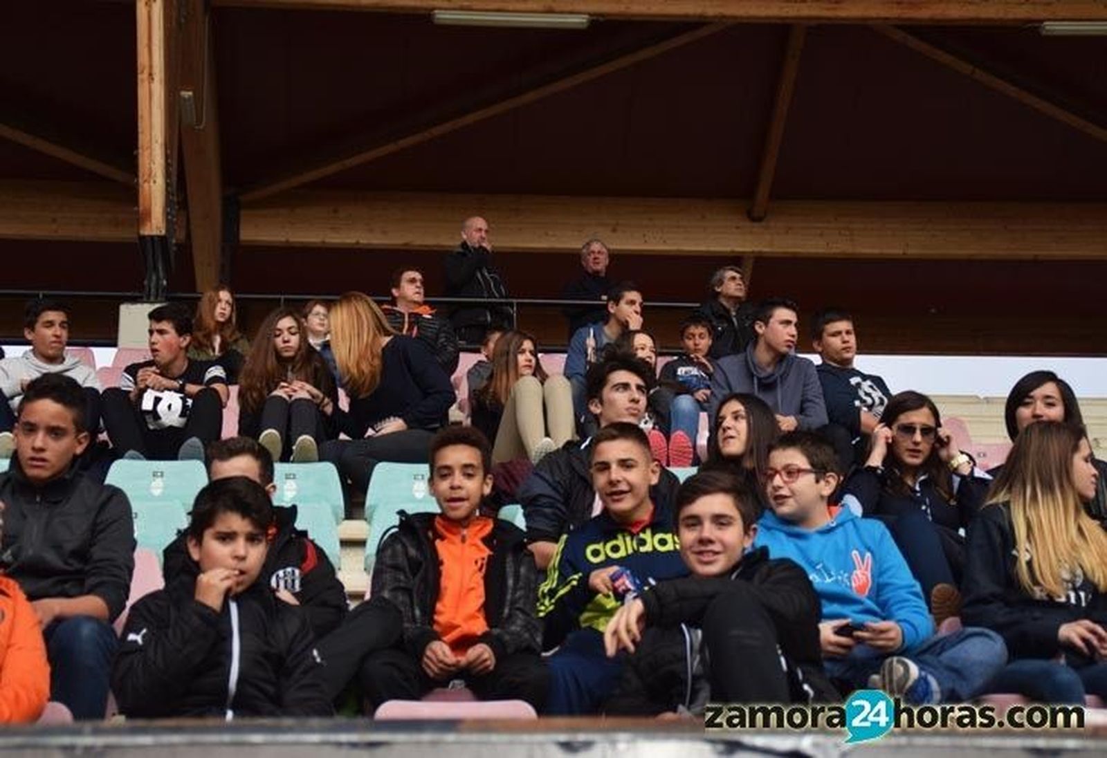 La afición del Zamora vivió un partido plácido en casa