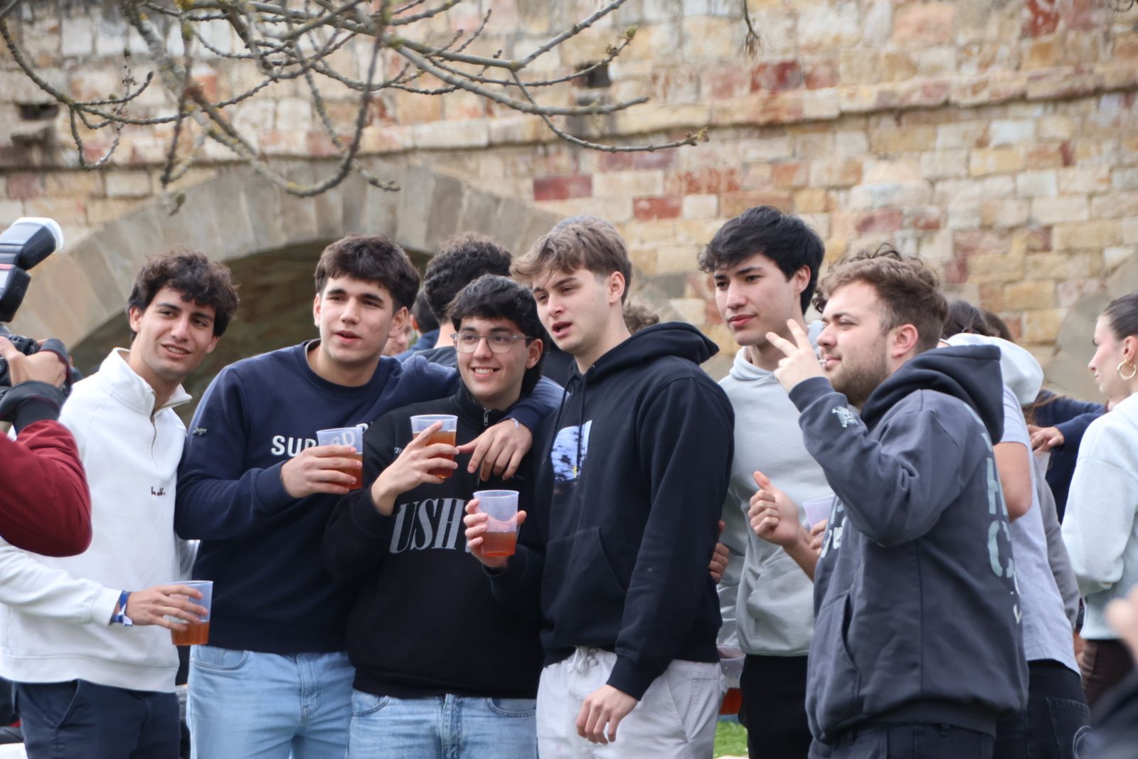 Un multitudinario Lunes de Aguas en Salamanca llena la ribera del Tormes