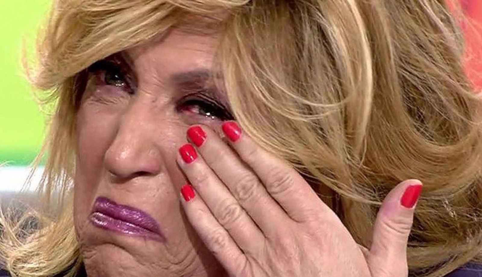 Lydia Lozano llorando en un programa de Sálvame