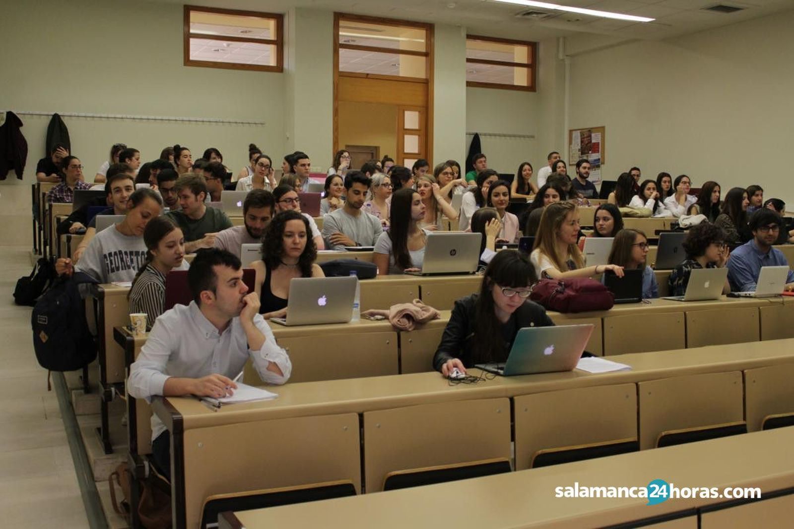 Estudiantes derecho juez ruz (5)