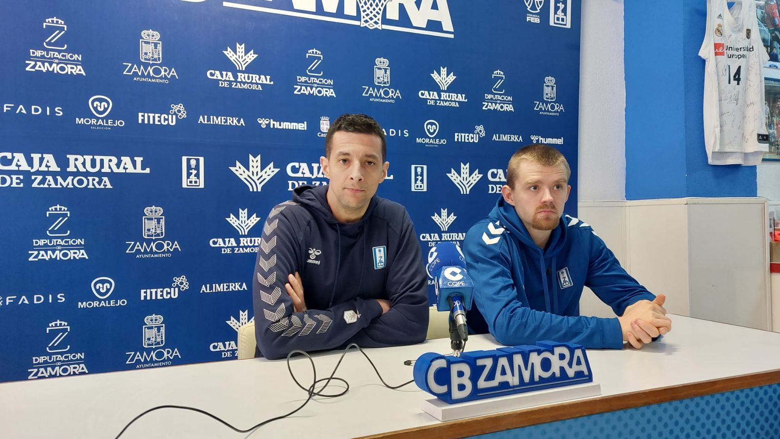 Saulo Hernández y Jacob Round, en rueda de prensa