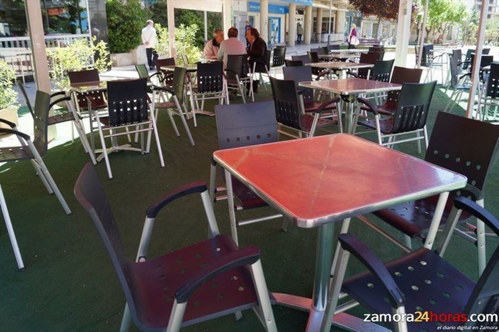 El Ayuntamiento amplía el periodo para instalar terrazas sobre la calzada