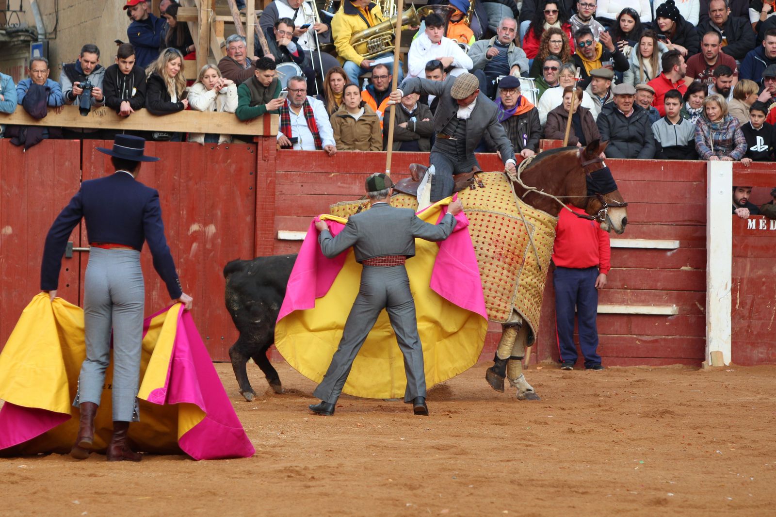 Chaves, El Capea y Pérez Pinto abren la Puerta Grande en el primer festival del Carnaval de Ciudad Rodrigo de 2023
