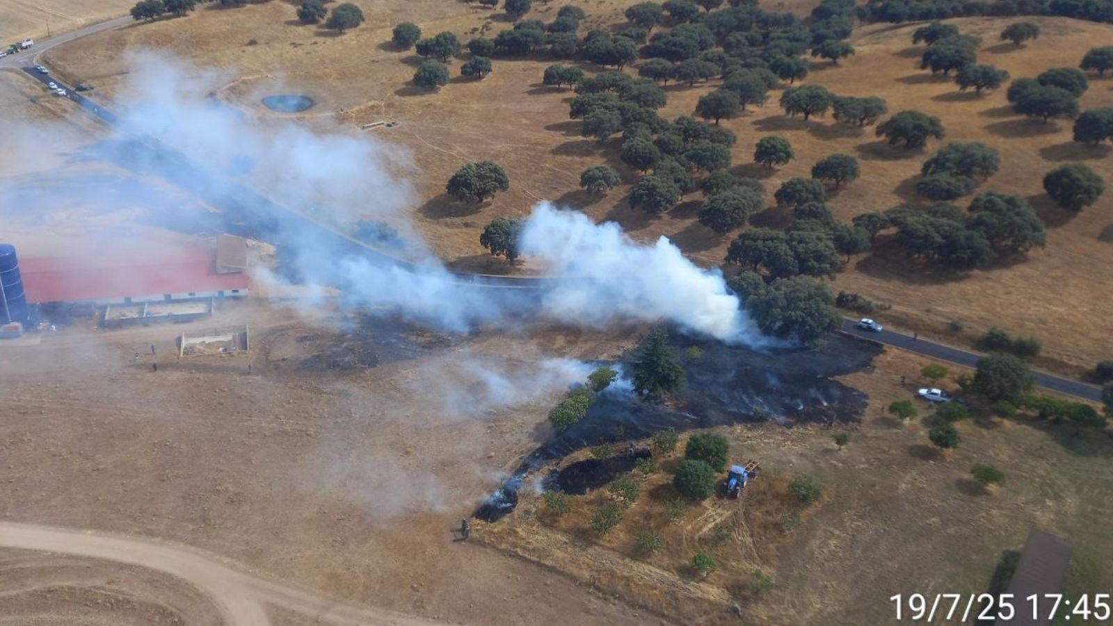 Un incendio en Aldehuela de la Bóveda pone en alerta a equipos terrestres y aéreos