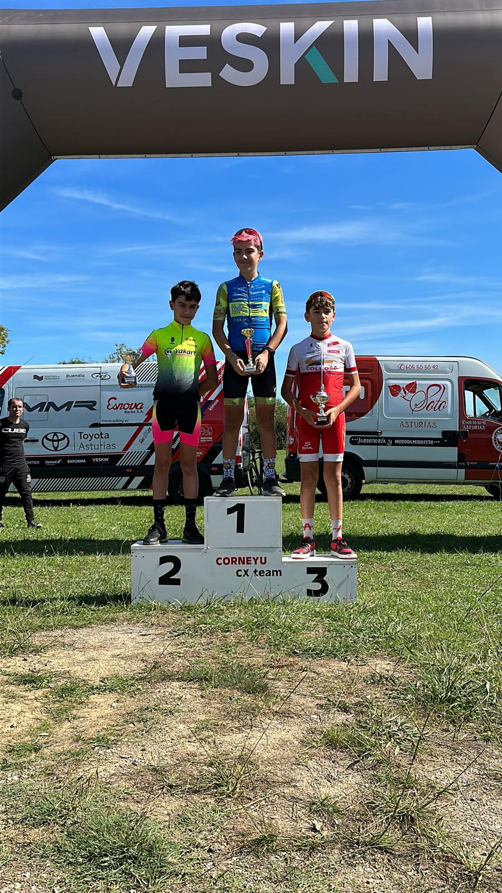 Álvaro Bueno gana en el CX de Llamera ECS