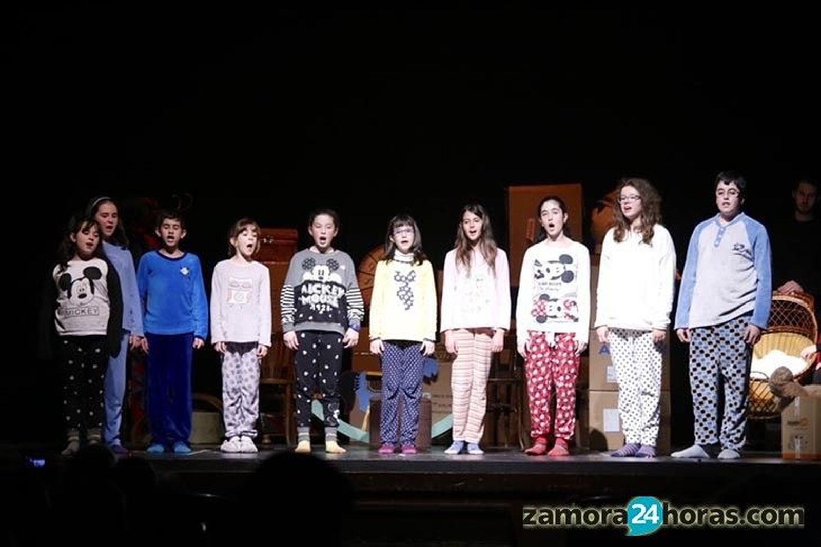 Cientos de espectadores se adentran en la 'Navidad en el desván' de Aliza