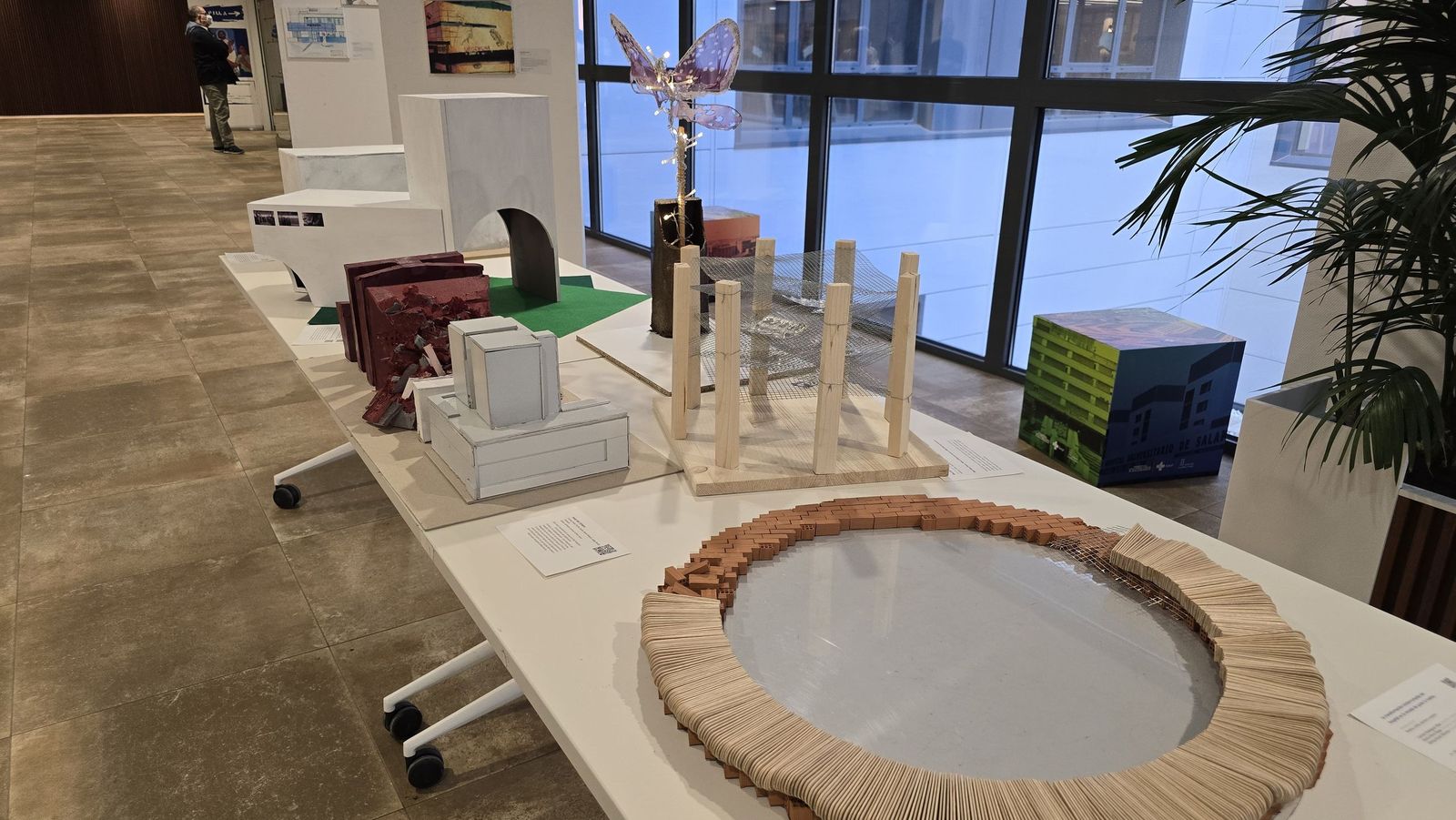 “La arquitectura como huella temporal: reflexión plástica sobre el Hospital Universitario de Salamanca”