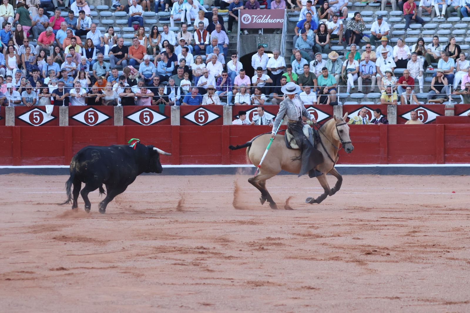 La Glorieta revive el aroma de la feria taurina con el primer festejo: Lea Vicens, Raquel Martín y Olga Casado