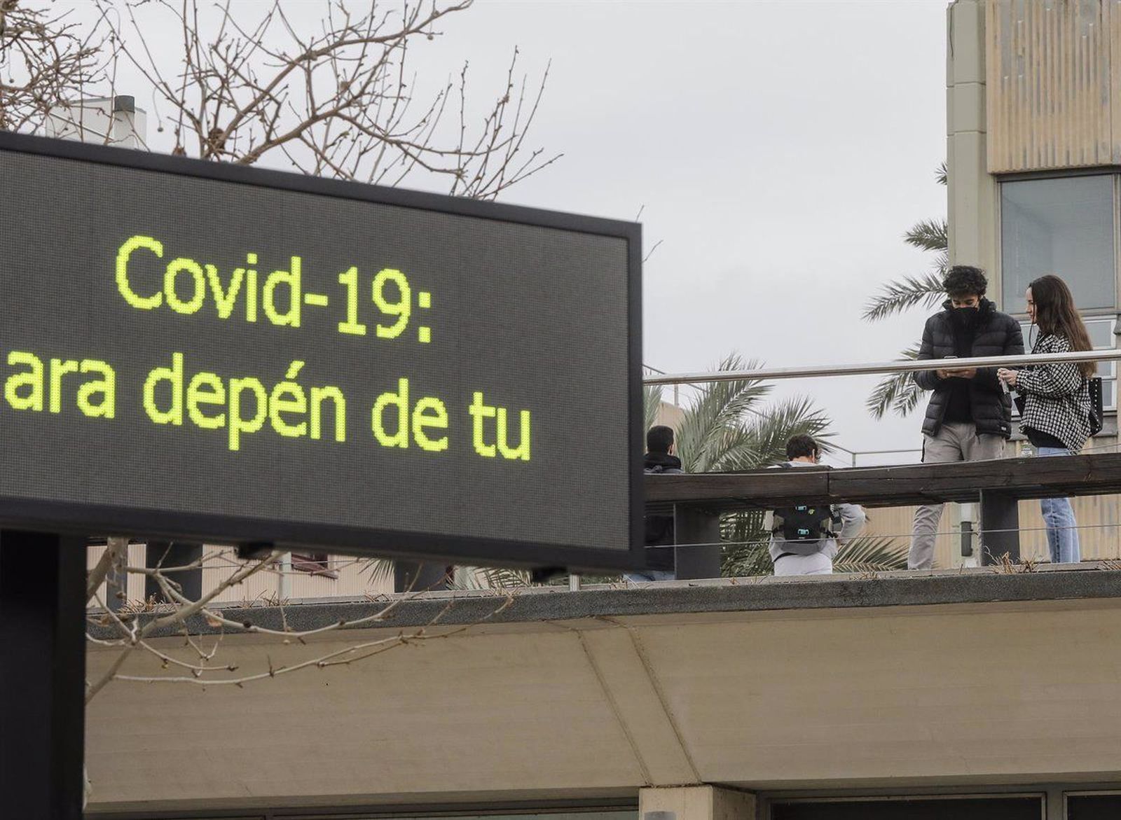 Un cartel donde se lee "Covid-19: Ahora depende de ti". Europa Press