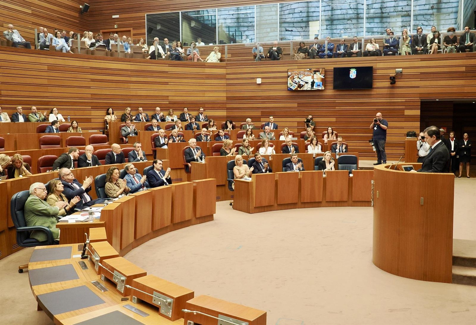 Archivo - El presidente de la Junta, Alfonso Fernández Mañueco, comparece ante el Pleno de las Cortes para informar sobre los incendios forestales en la Comunidad, en el Parlamento autonómico, a 29 de agosto de 2025, en Valladolid, Castilla y León (España). Foto de archivo