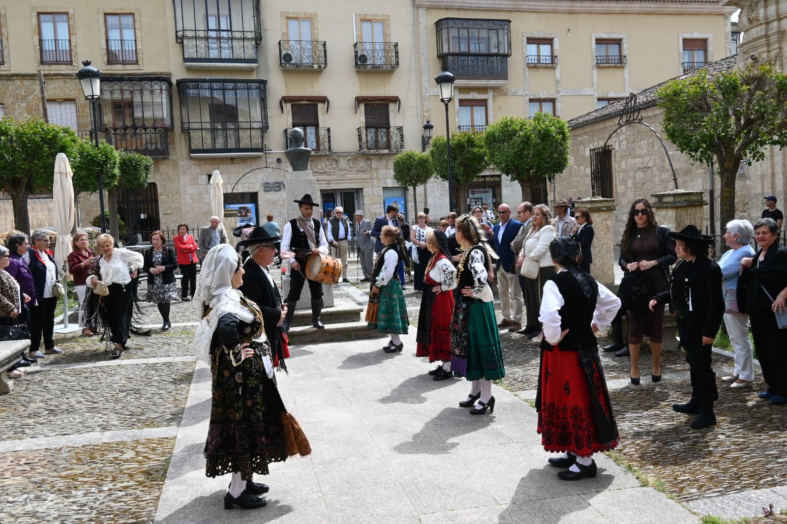 Ciudad Rodrigo dedica su ofrenda anual del Botón Charro a Dámaso Ledesma