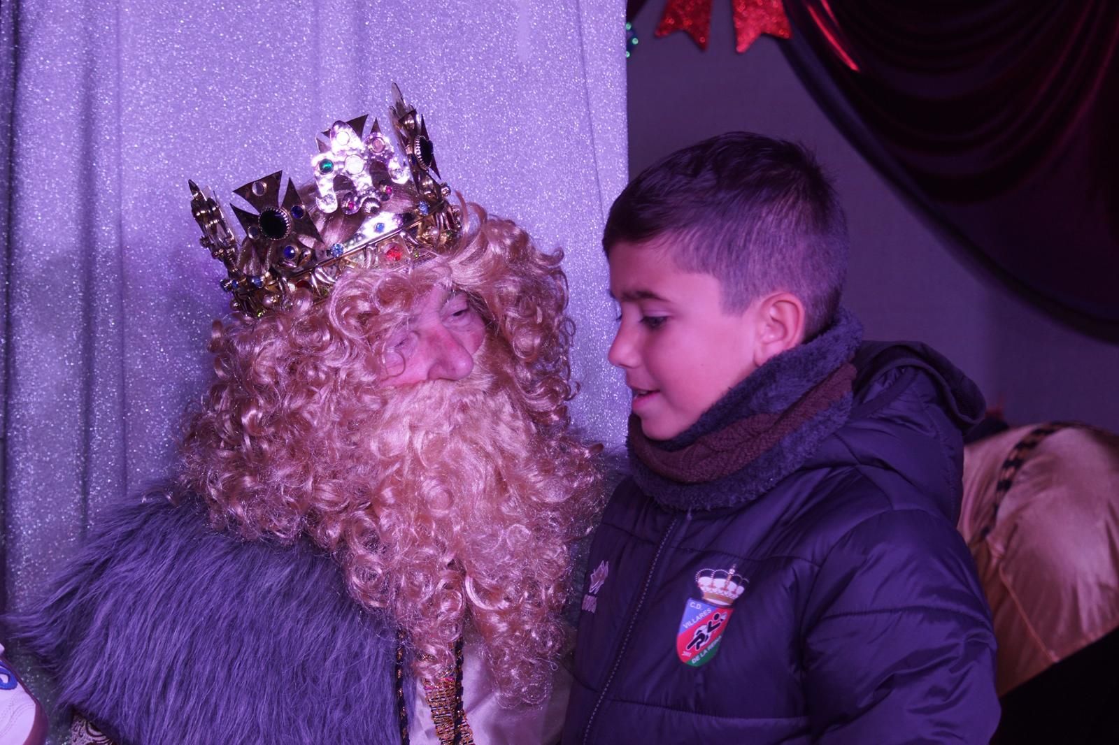 Los Reyes Magos reciben las cartas de los niños de El Encinar