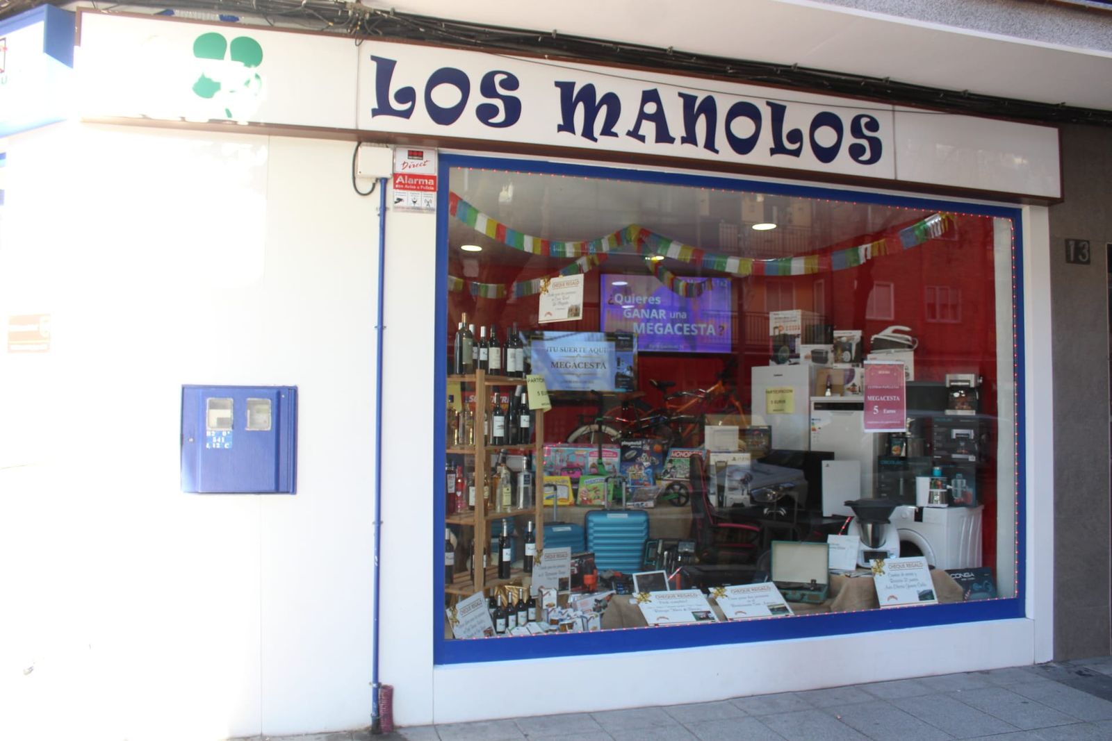 el-quinto-premio-86-007-toca-en-la-administracion-los-manolos-en-el-paseo-del-rollo-foto-carlos-h-10