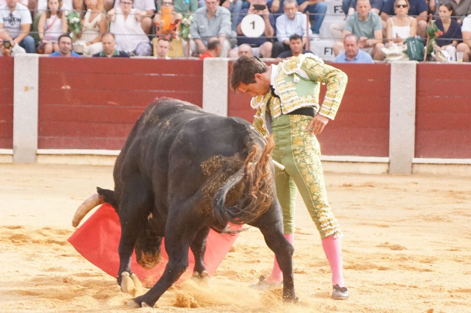 Javier Castaño se despide de Guijuelo y Damián Castaño, su hermano, e Ismael Martín salen a hombros en Guijuelo