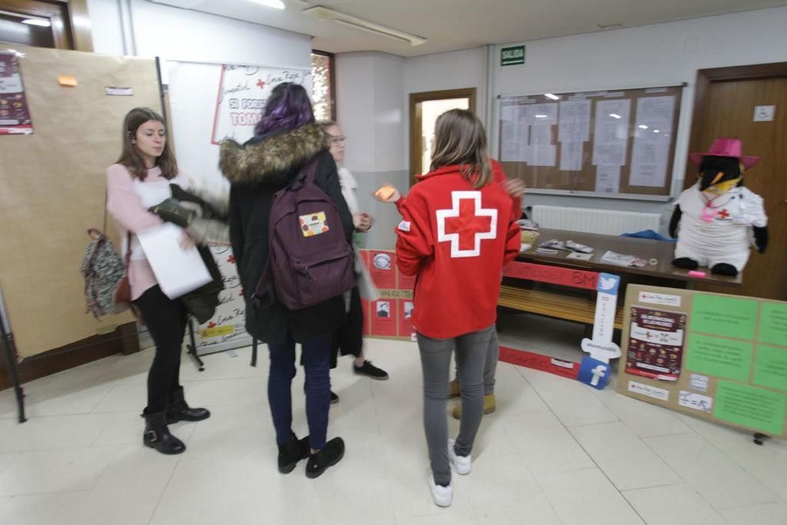 Mesas informativas de Cruz Roja por el Día de la Mujer.