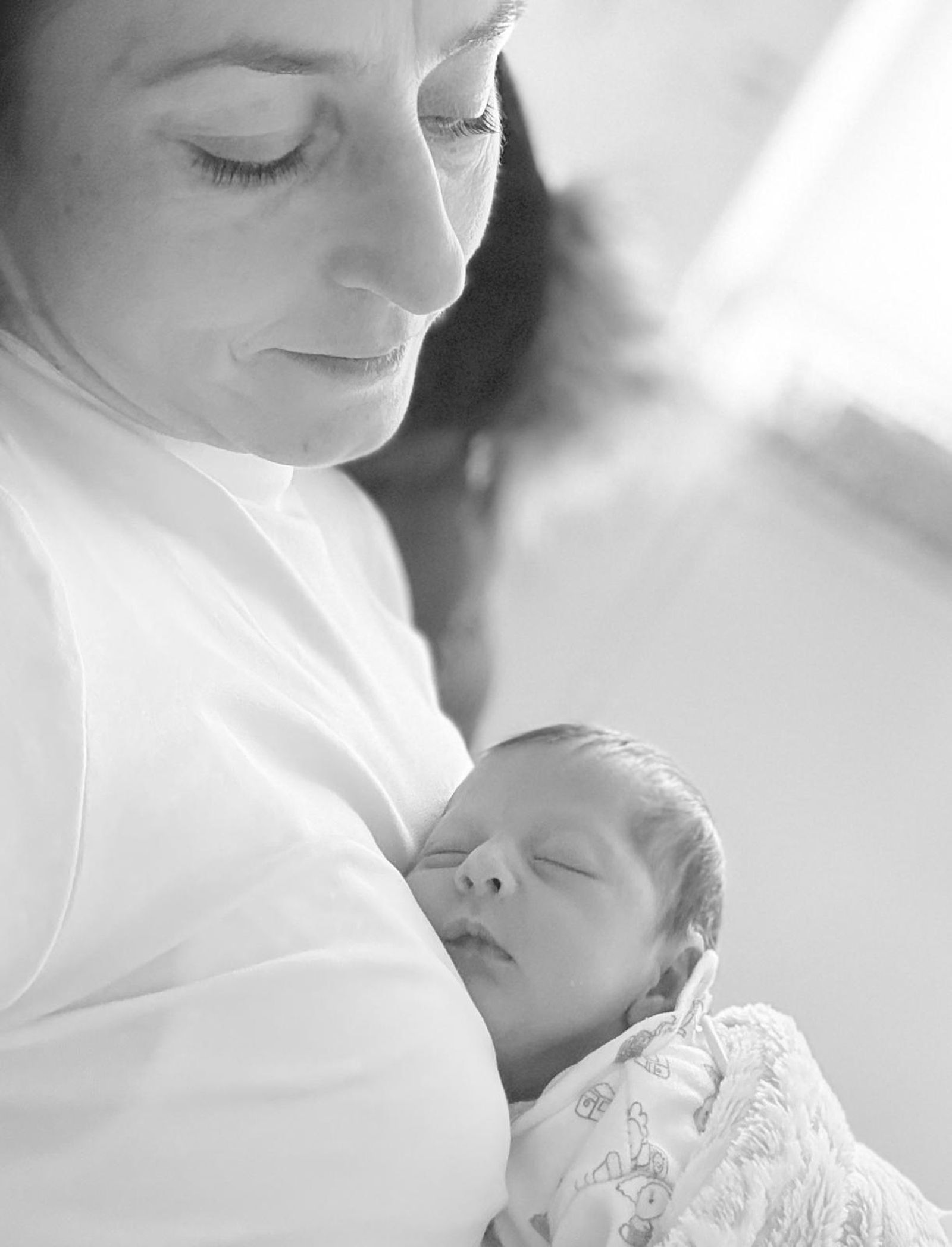 Inés Cañibano con su madre en el hospital de Salamanca. S24H