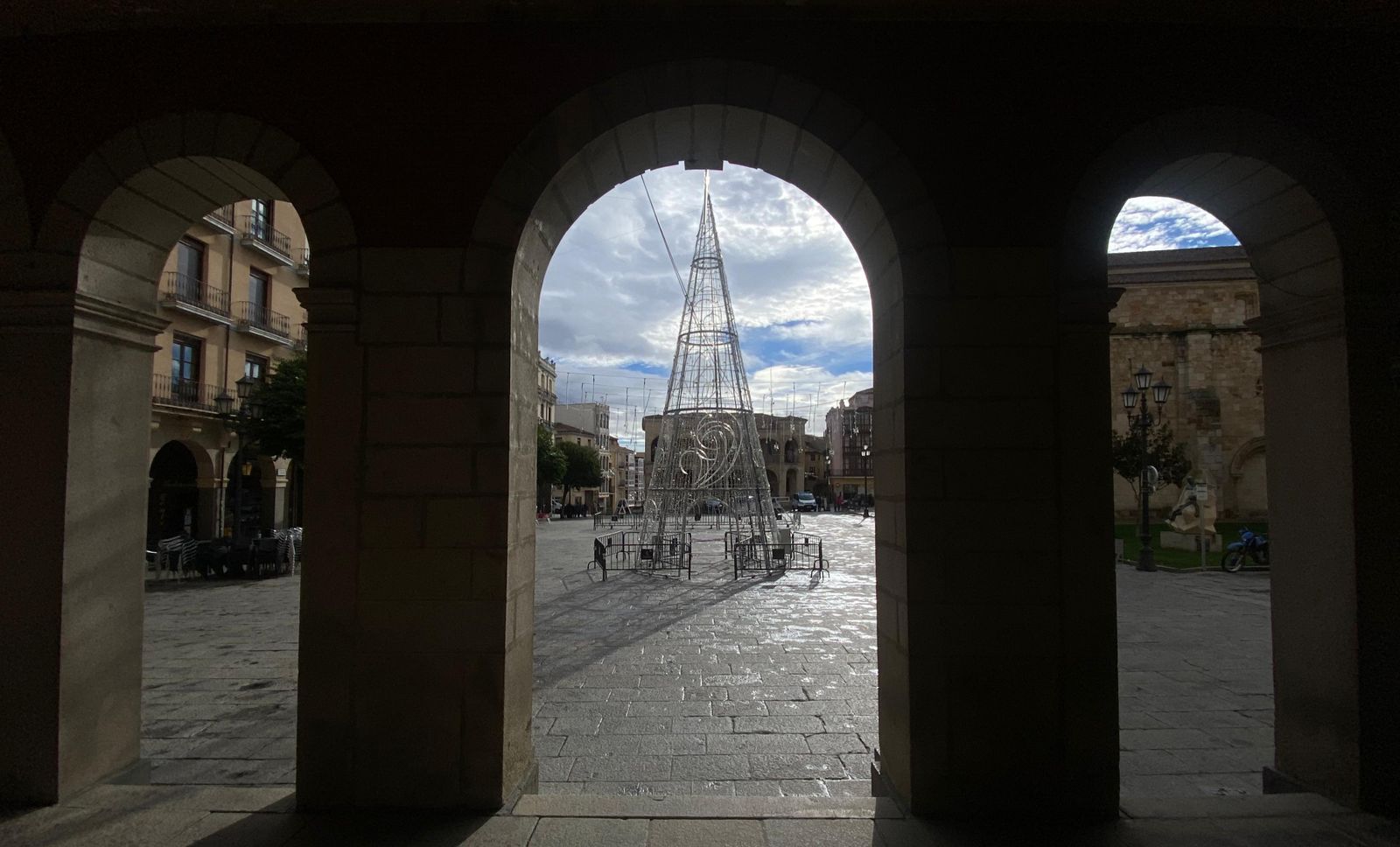 Decoración navideña en la Plaza Mayor de Zamora