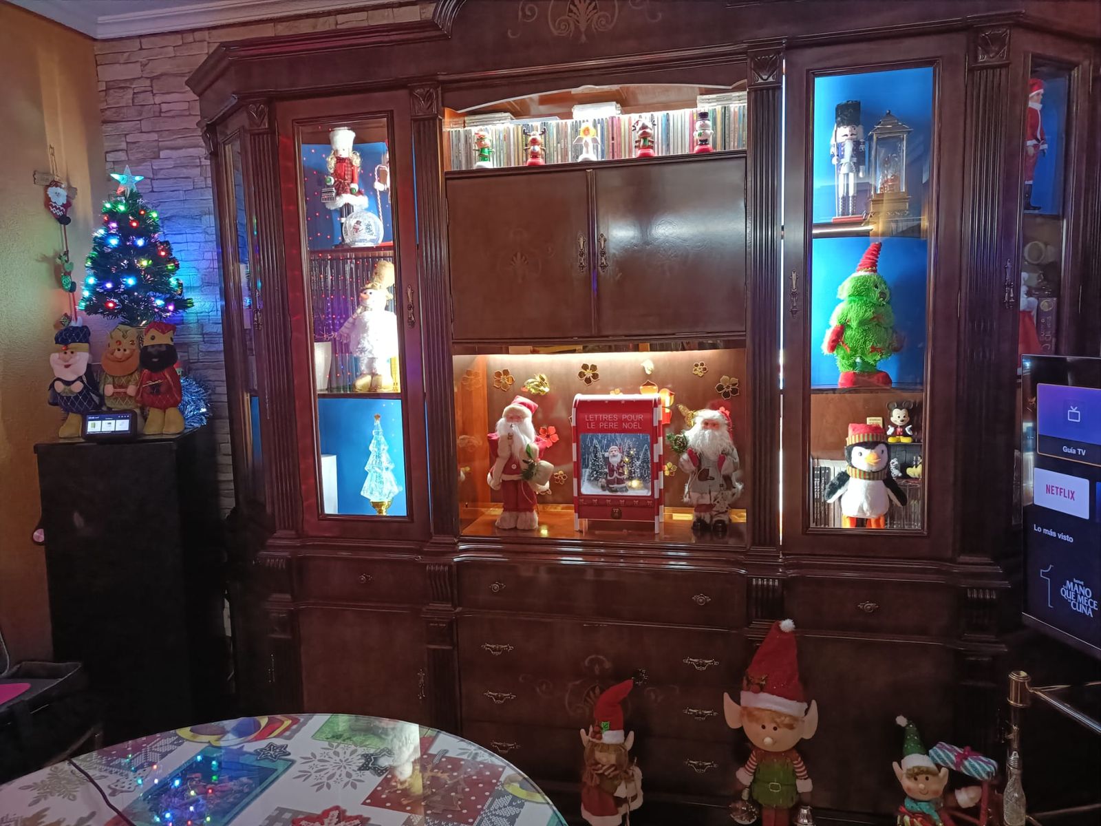 S.M.G. - Decoración navideña en una vivienda de la calle La Coruña en Salamanca (1).jpg