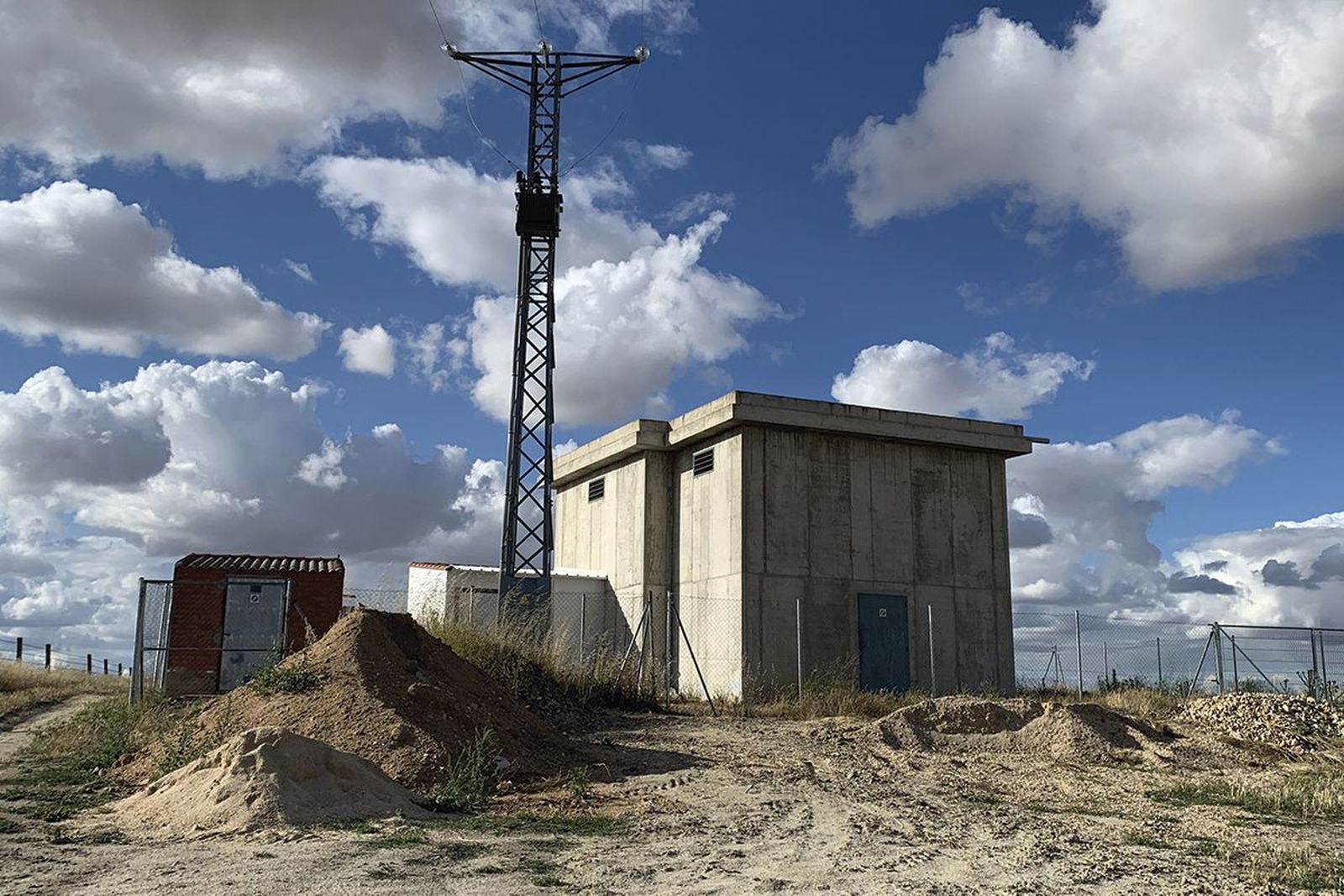Instalaciones del depósito y sondeo de Aldeaseca de la Frontera