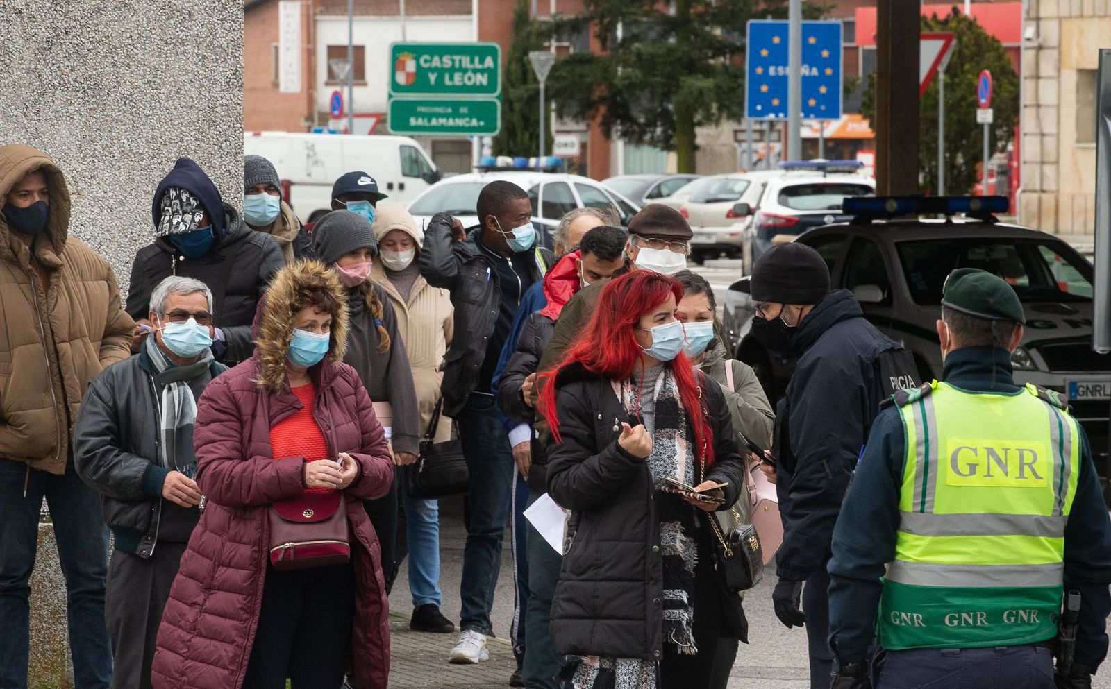 Controles en la frontera de España y Portugal en Fuentes de Oñoro. | FOTO: ICAL