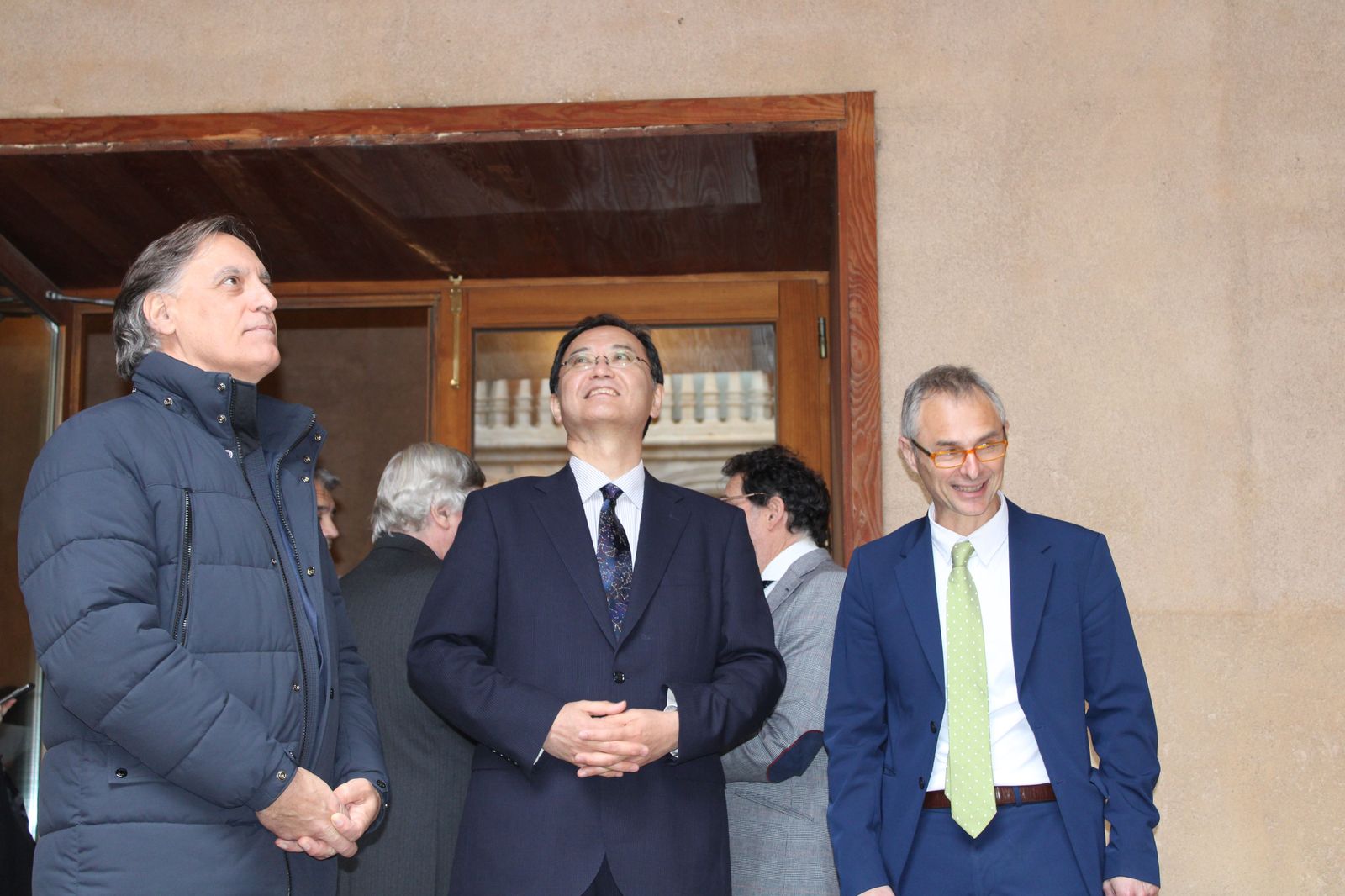 el-embajador-de-japon-nakamae-takahiro-el-alcalde-carlos-garcia-carbayo-y-el-rector-de-la-usal-fotos-s24h-4