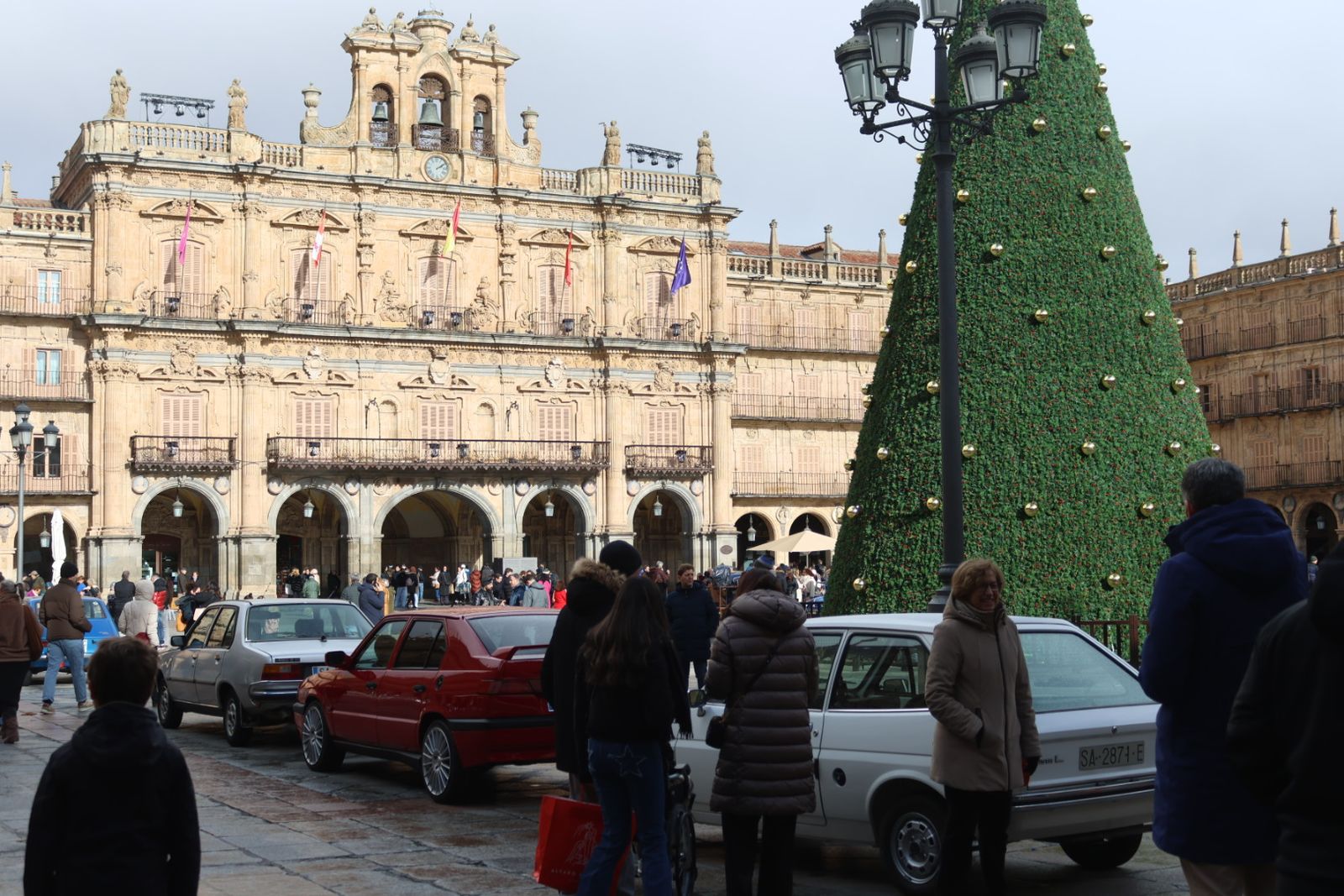 Exposición vehículos Día del Guardia Urbano en la Plaza Mayor de Salamanca