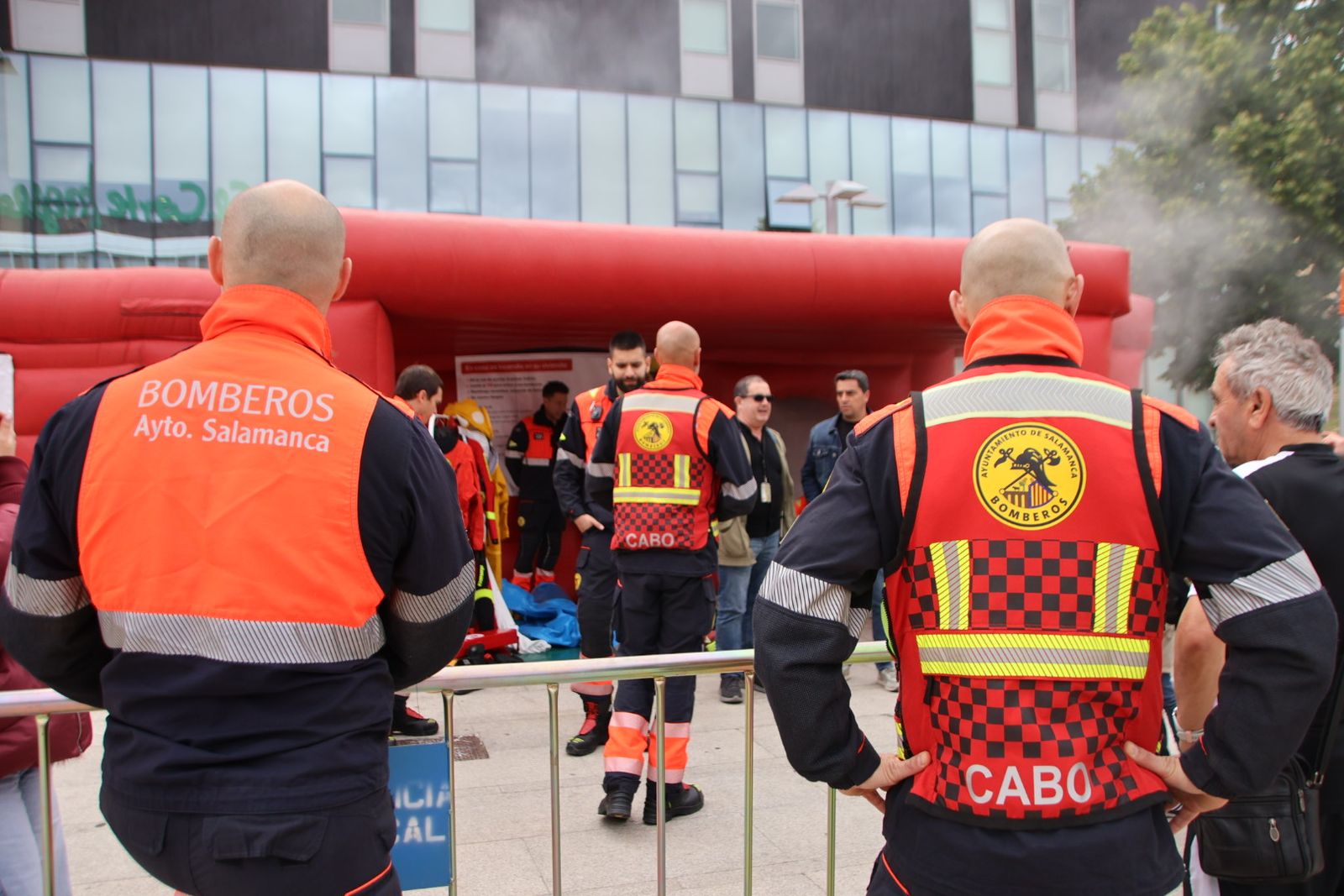 Talleres de prevención de incendios y primeros auxilios y una muestra de vehículos y material de bomberos