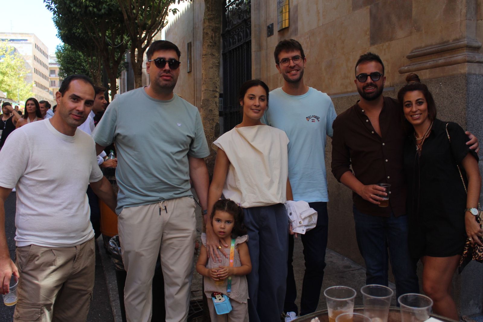 Ambiente en la Feria de Día en el mediodía de este domingo
