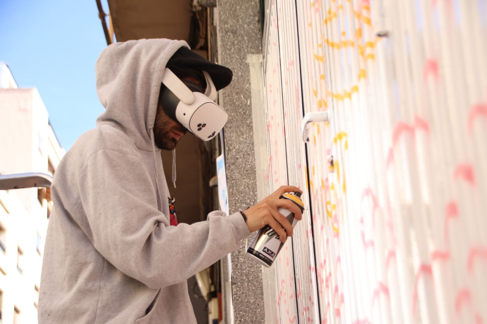 Los artistas de la Plaza del Oeste comienzan a pintar los murales